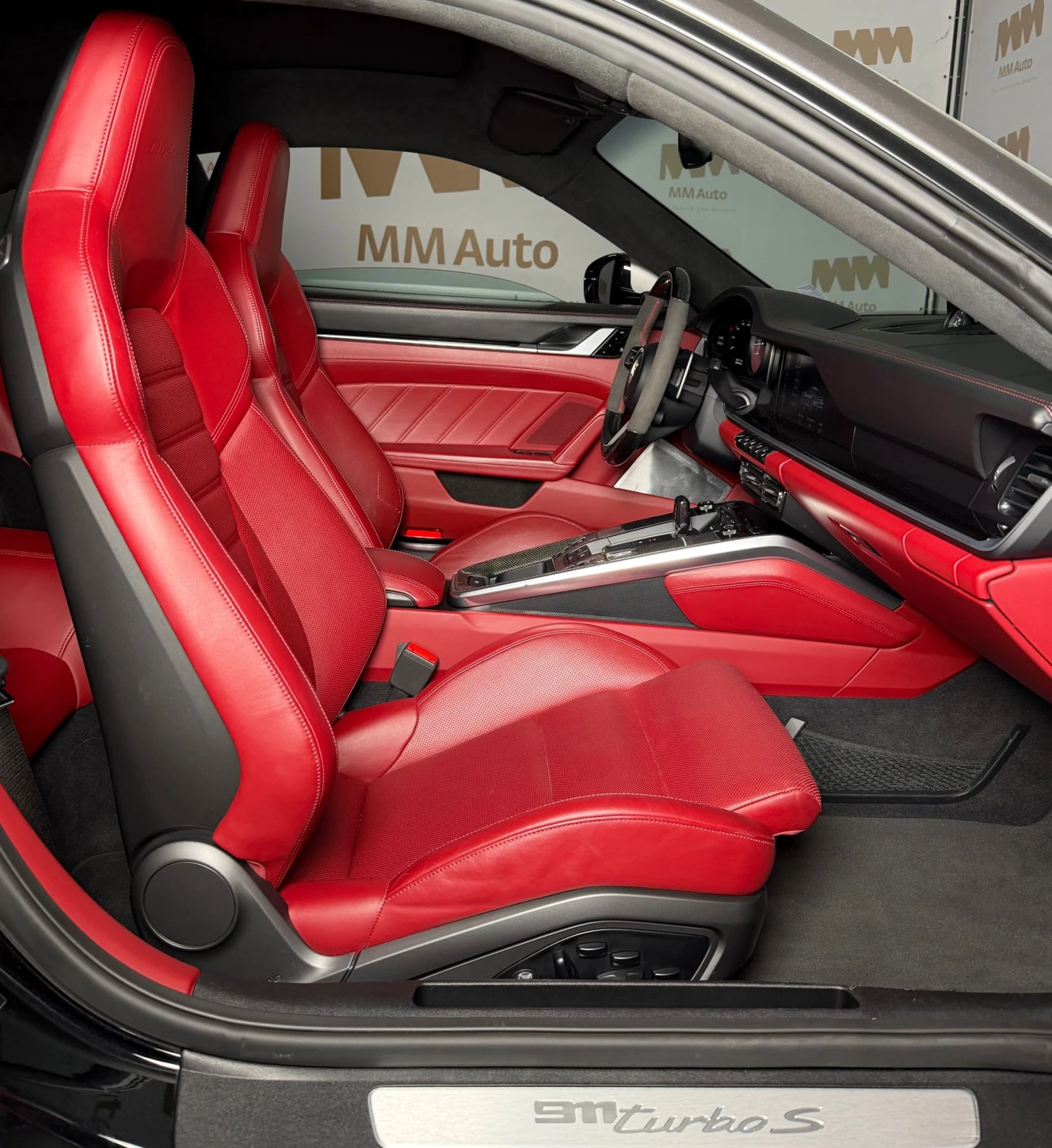 Porsche 911 Turbo S* Burmester* Lift* Ventilation* Carbon* Chr, снимка 10 - Автомобили и джипове - 54978820