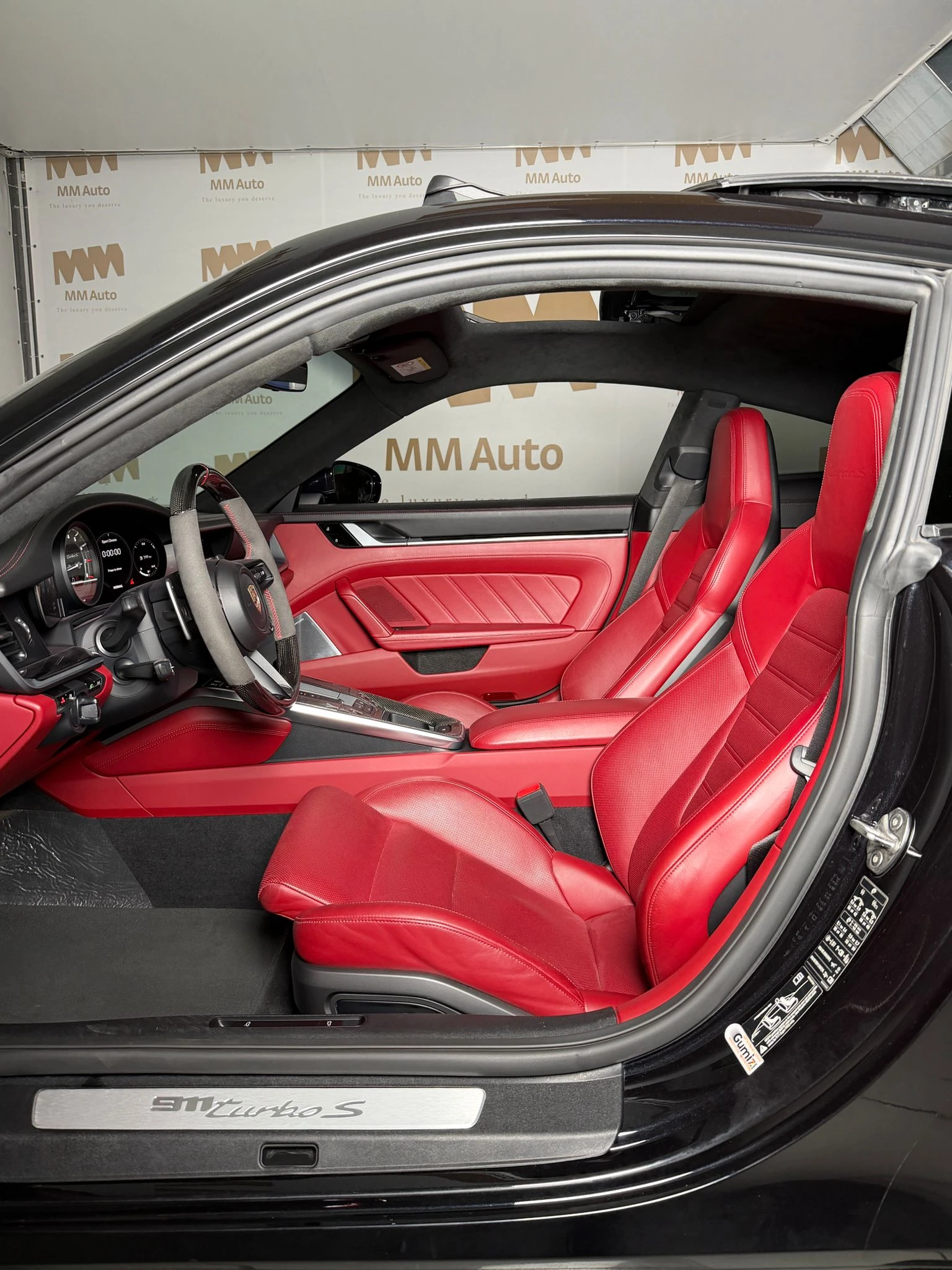 Porsche 911 Turbo S* Burmester* Lift* Ventilation* Carbon* Chr, снимка 9 - Автомобили и джипове - 54978820