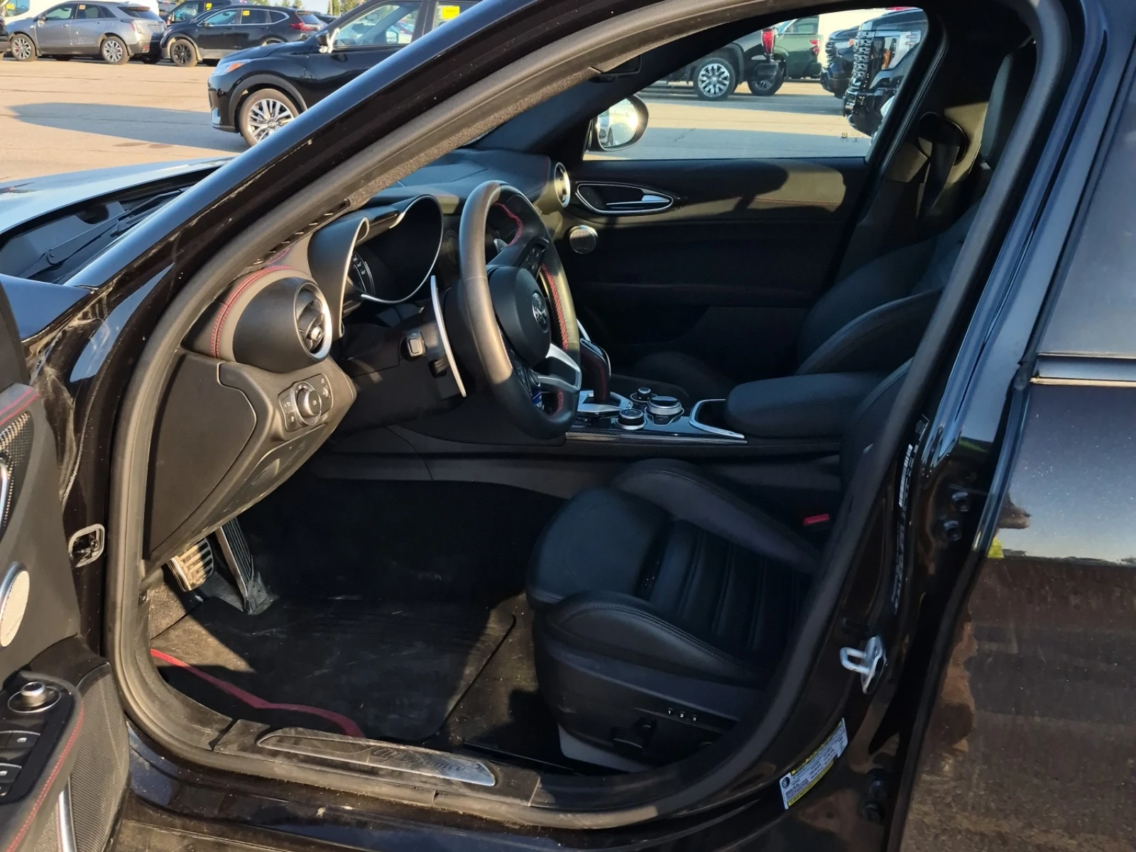 Alfa Romeo Giulia ESTREMA/AWD/H&K/PANO/DISTRONIC, снимка 7 - Автомобили и джипове - 55173177