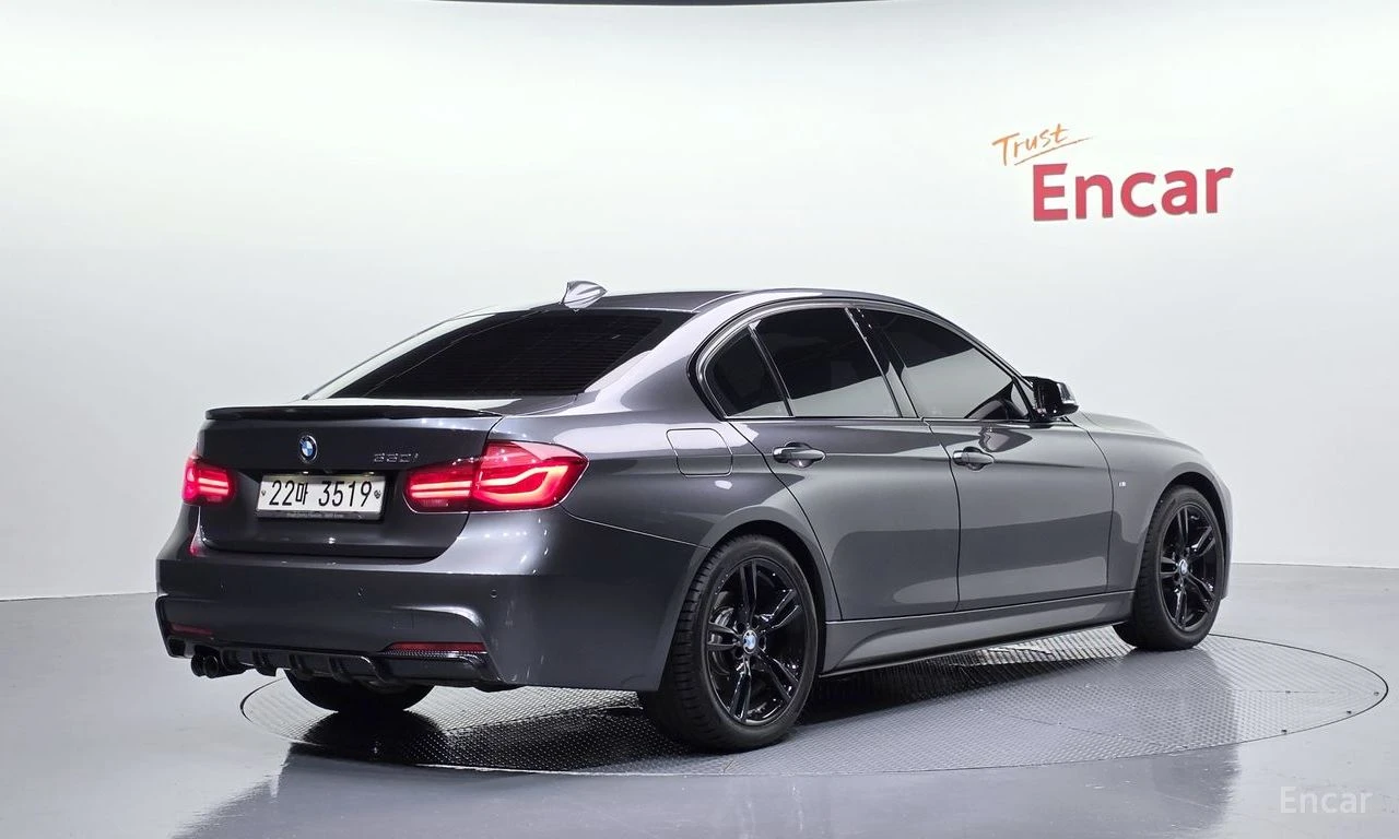BMW 330 * ФИКСИРАНА ЦЕНА ДО БЪЛГАРИЯ * АВТОКРЕДИТ, снимка 3 - Автомобили и джипове - 55452408