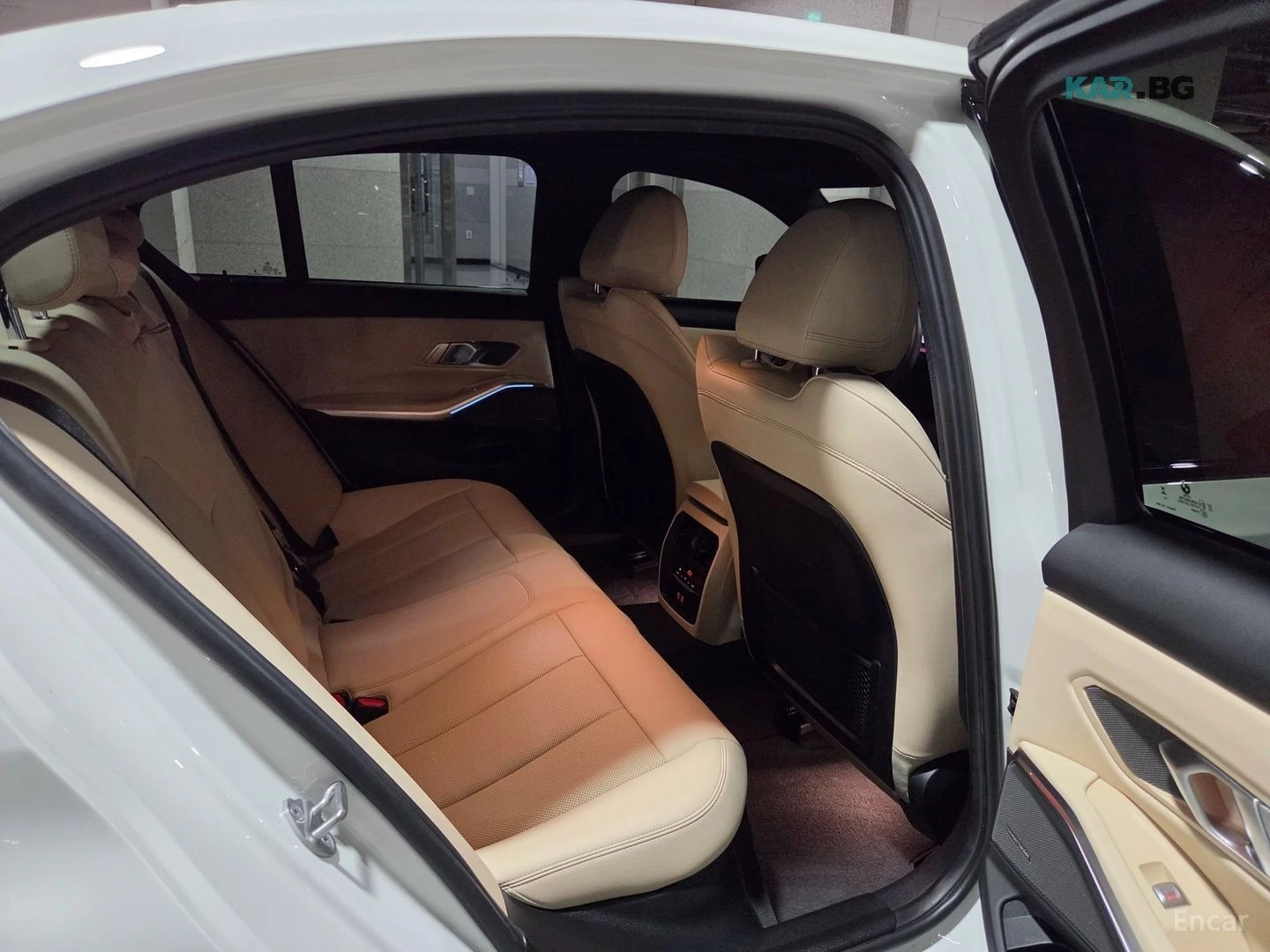 BMW 320 i M SPORT* HARMAN KARDON* ХЕДЪП* DISTRONIC* LASER*, снимка 13 - Автомобили и джипове - 55902875