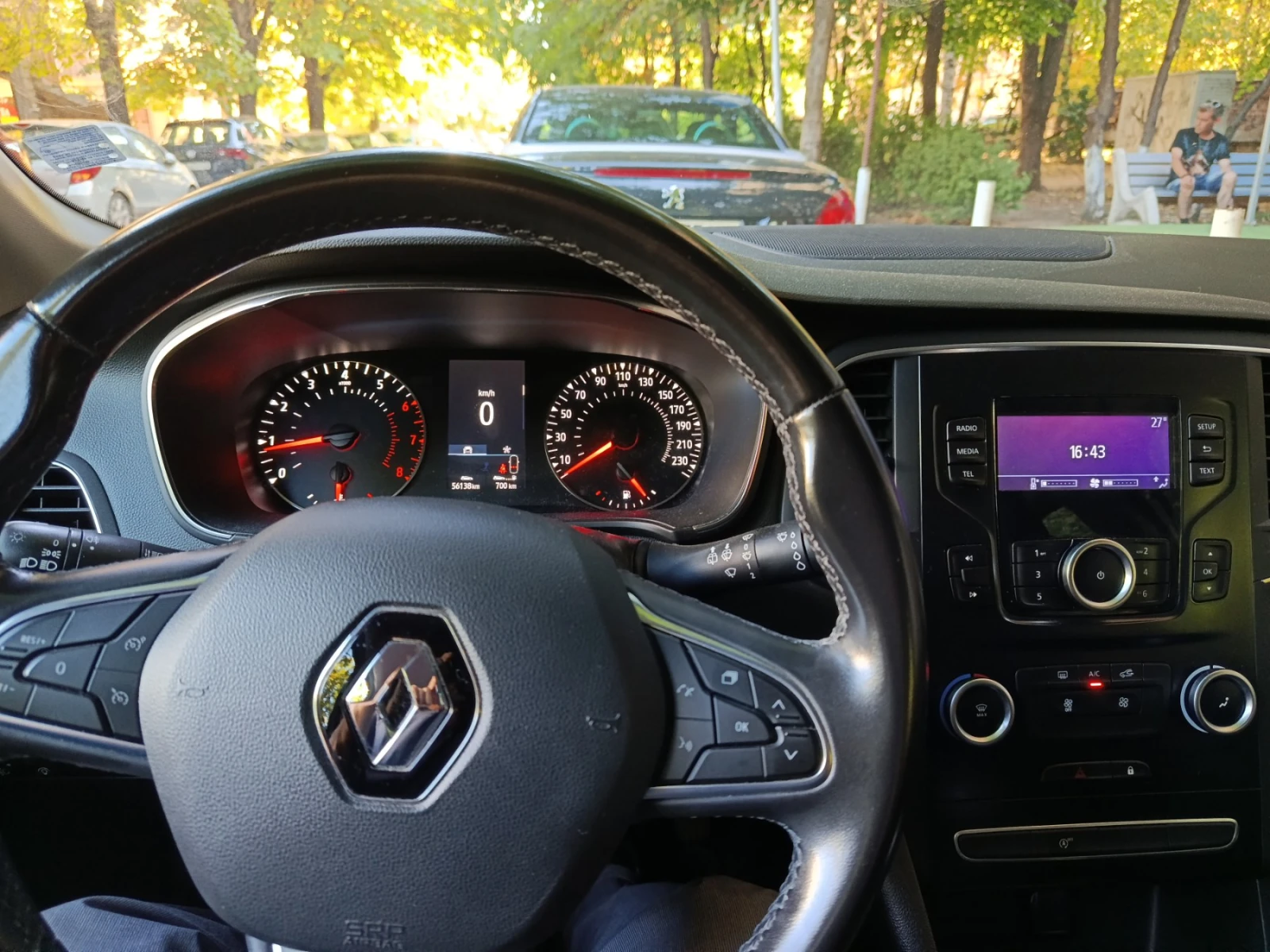 Renault Megane 1.33 TCe , снимка 4 - Автомобили и джипове - 55993711