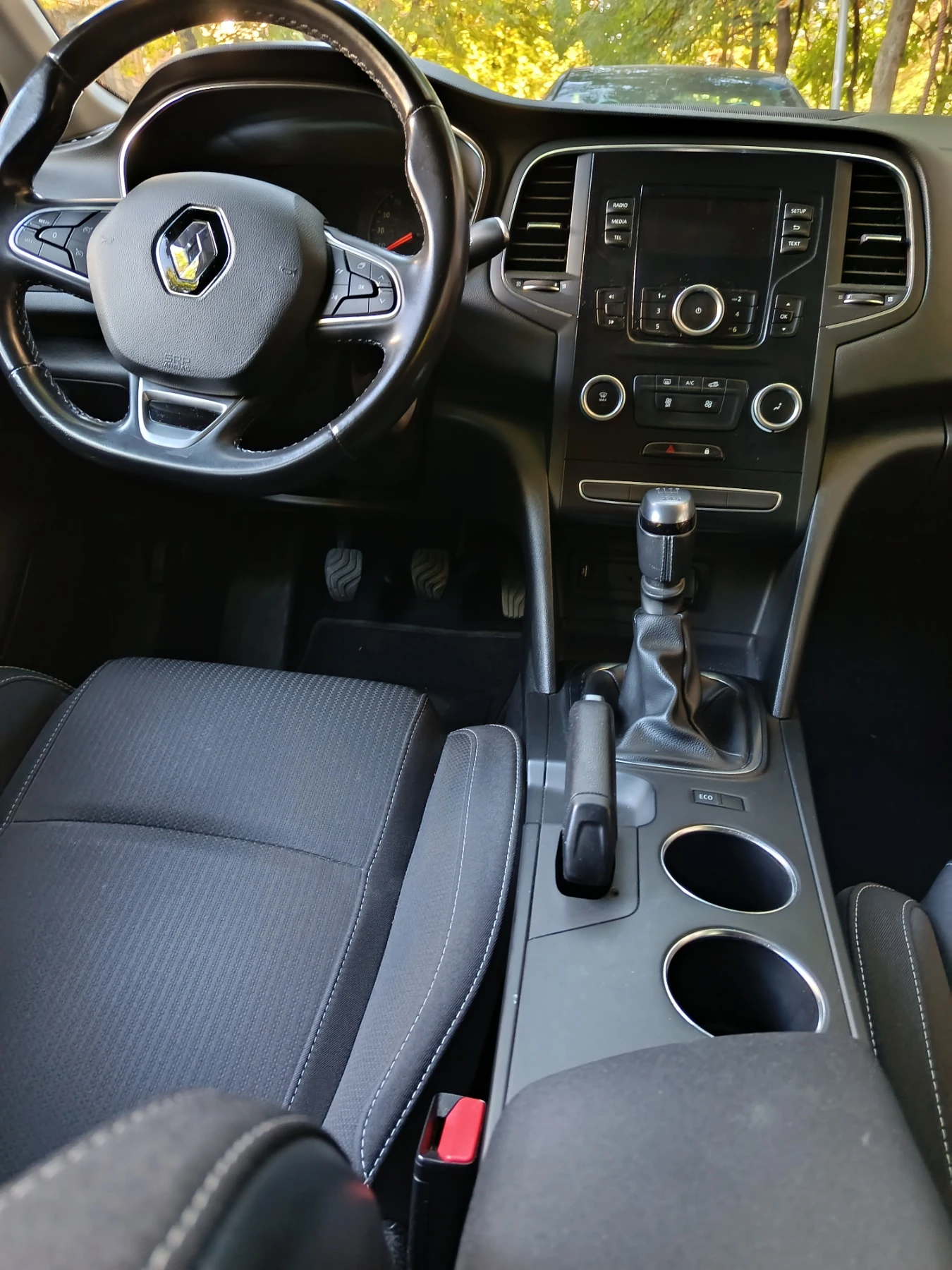 Renault Megane 1.33 TCe , снимка 5 - Автомобили и джипове - 55993711