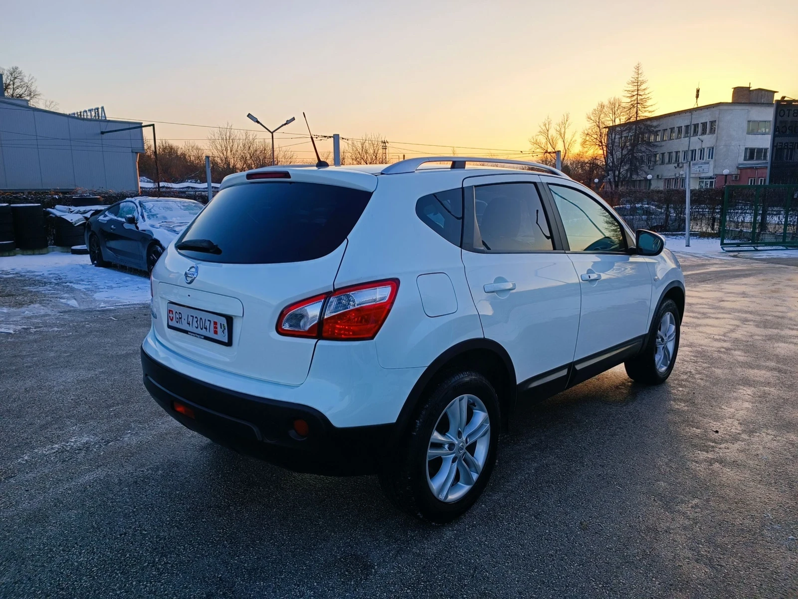 Nissan Qashqai 2.0i-141кс-ШВЕЙЦАРИЯ-РЪЧКА-6ск-FACELIFT-KEYLESS - изображение 3