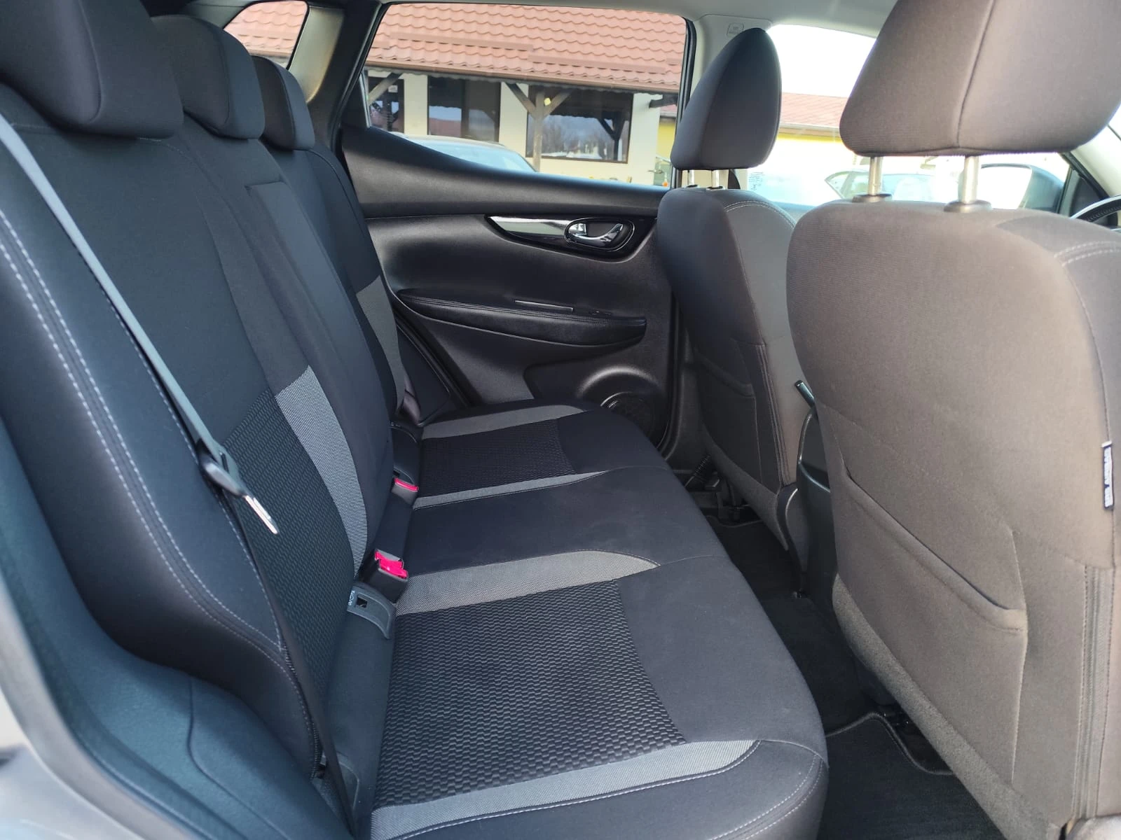 Nissan Qashqai 1.3 бензин, снимка 15 - Автомобили и джипове - 53779689