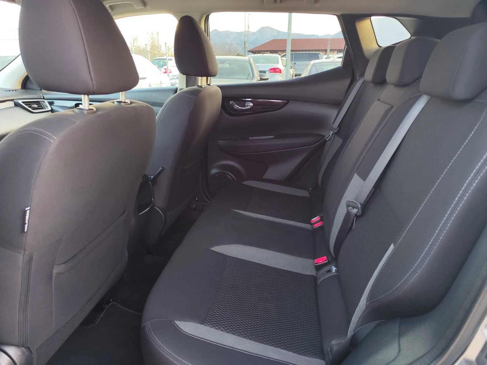 Nissan Qashqai 1.3 бензин, снимка 14 - Автомобили и джипове - 53779689