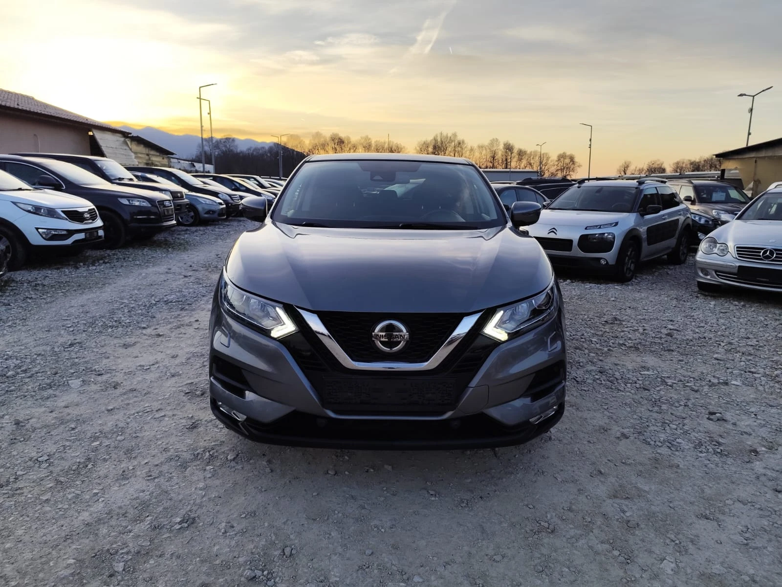 Nissan Qashqai 1.3 бензин, снимка 2 - Автомобили и джипове - 53779689