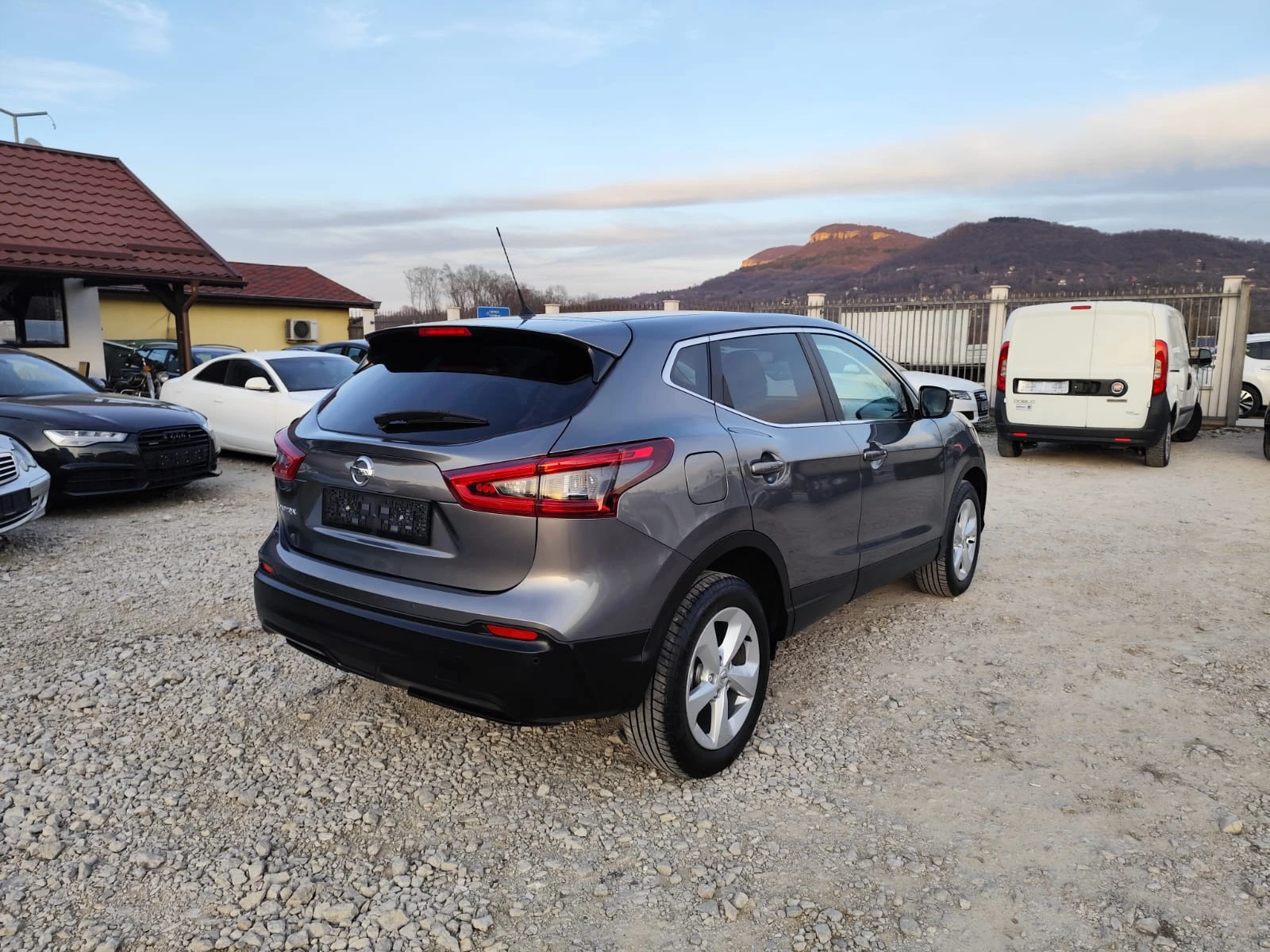 Nissan Qashqai 1.3 бензин, снимка 5 - Автомобили и джипове - 53779689