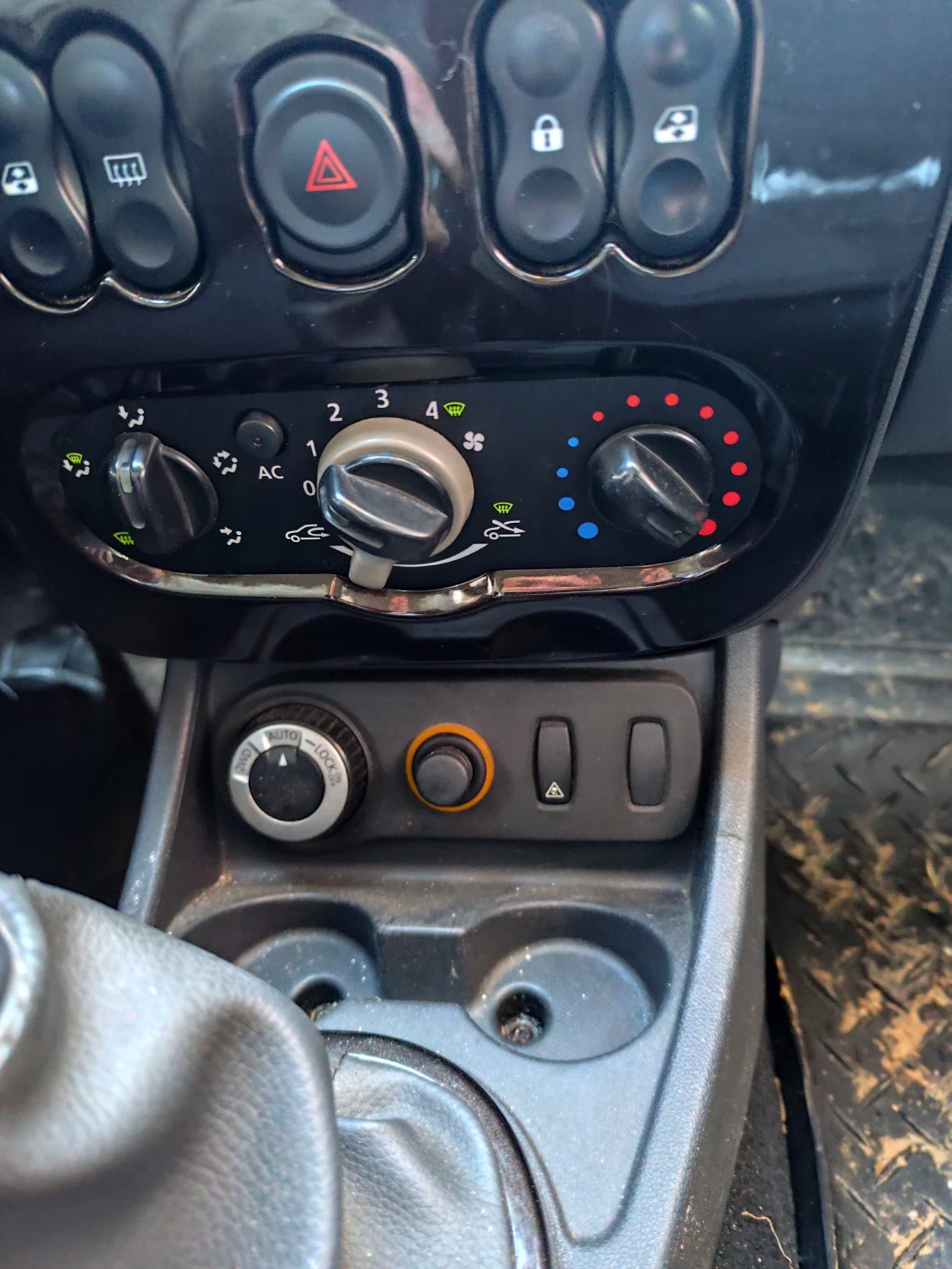 Dacia Duster, снимка 2 - Автомобили и джипове - 54293992