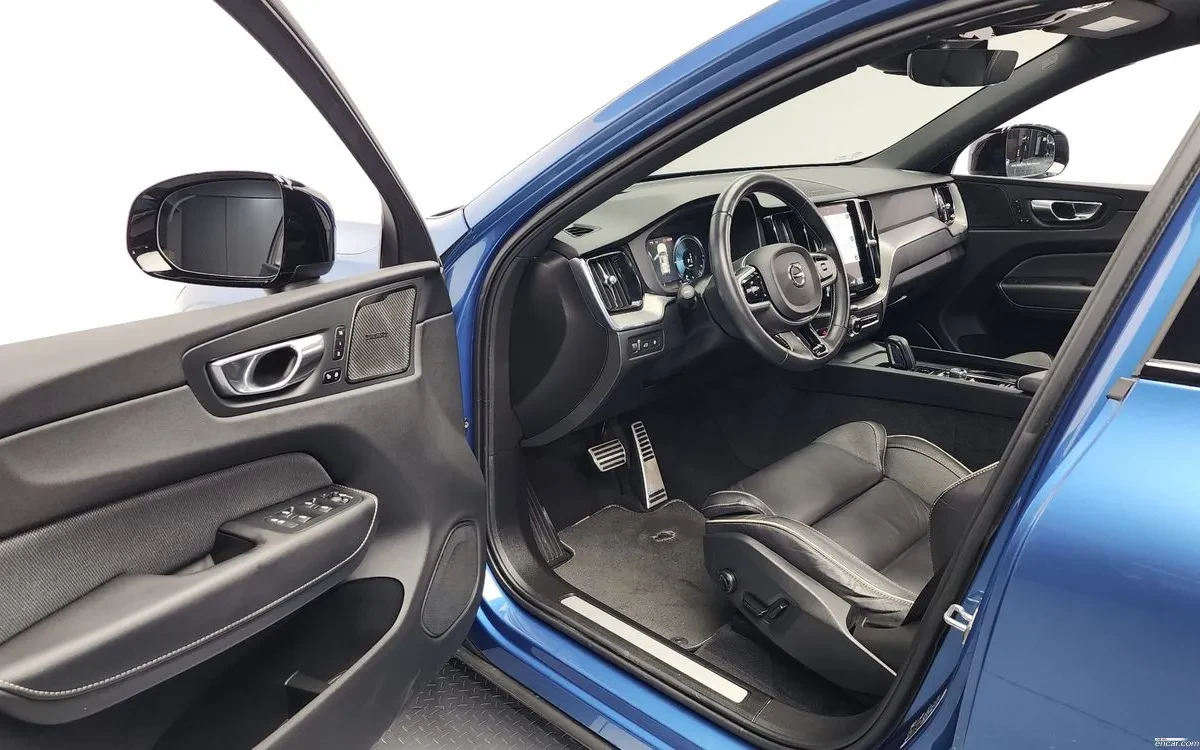 Volvo XC60, снимка 8 - Автомобили и джипове - 54855348