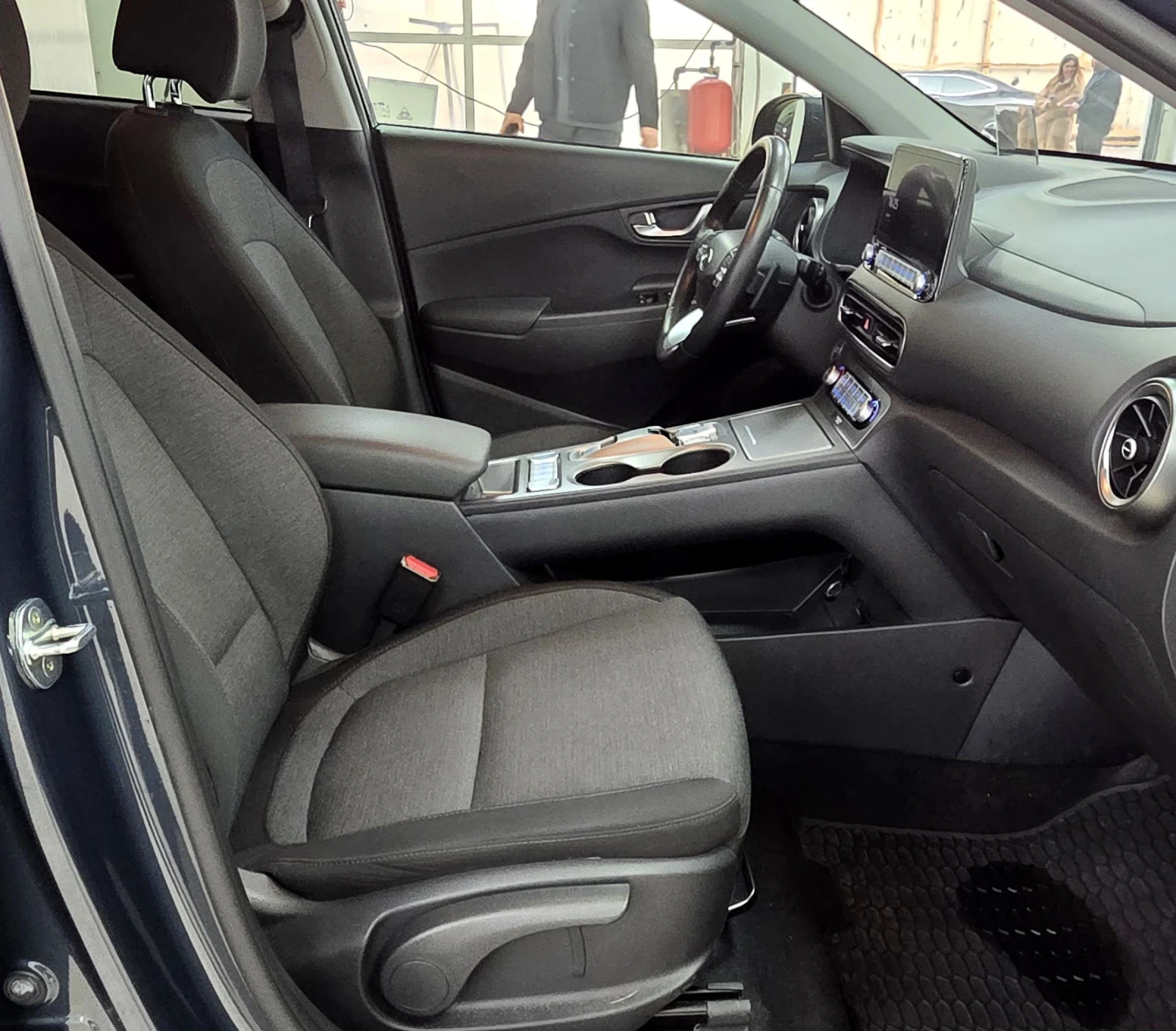 Hyundai Kona SOH100%/ГАРАНЦИОННА/СРЕВИЗНА КНИЖКА, снимка 10 - Автомобили и джипове - 54974177