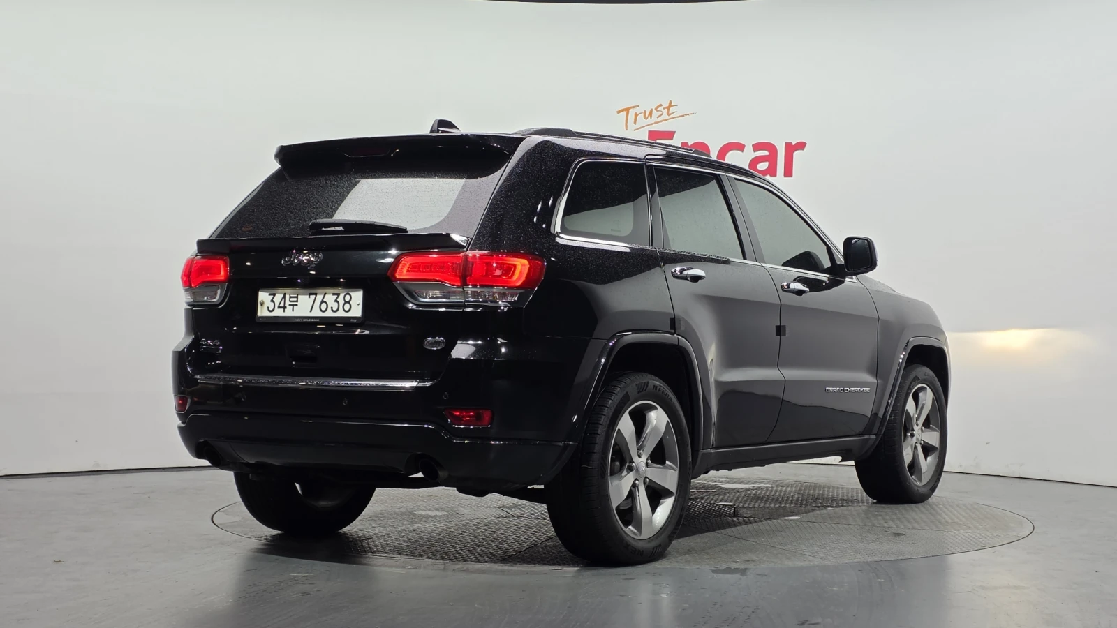 Jeep Cherokee 3.0* BLIND SPOT* ЕЛ. БАГАЖНИК* ЛЮК* КРАЙНА ЦЕНА, снимка 2 - Автомобили и джипове - 55594828