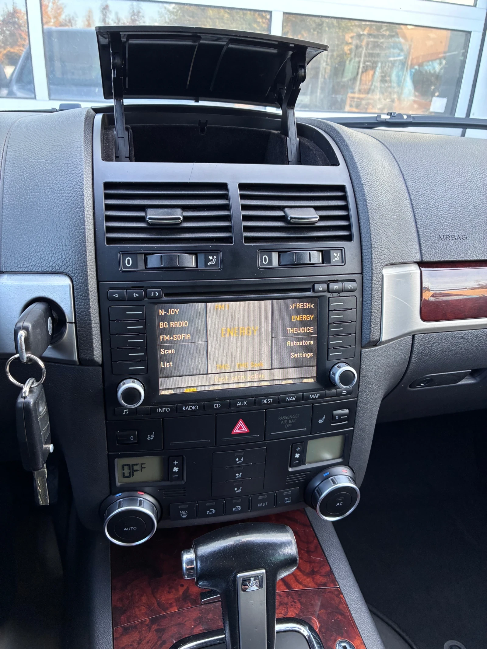 VW Touareg 3.0 TDI, снимка 11 - Автомобили и джипове - 56582589