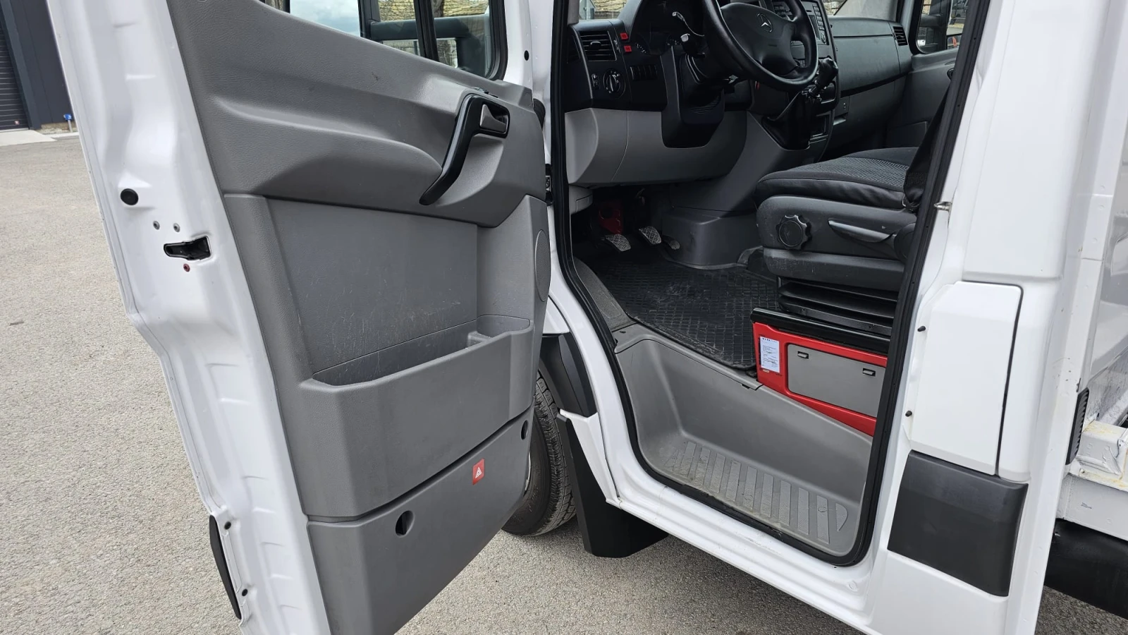 Mercedes-Benz Sprinter 519 3.0CDi 6SP CH-B КАТ.-ТРИСТРАНЕН-ТОП СЪСТ.-ЛИЗИНГ, снимка 7 - Бусове и автобуси - 53902535