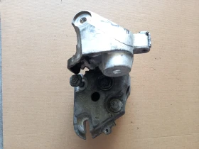 Лапа мотор двигател Пежо 407 2.0хди (к)