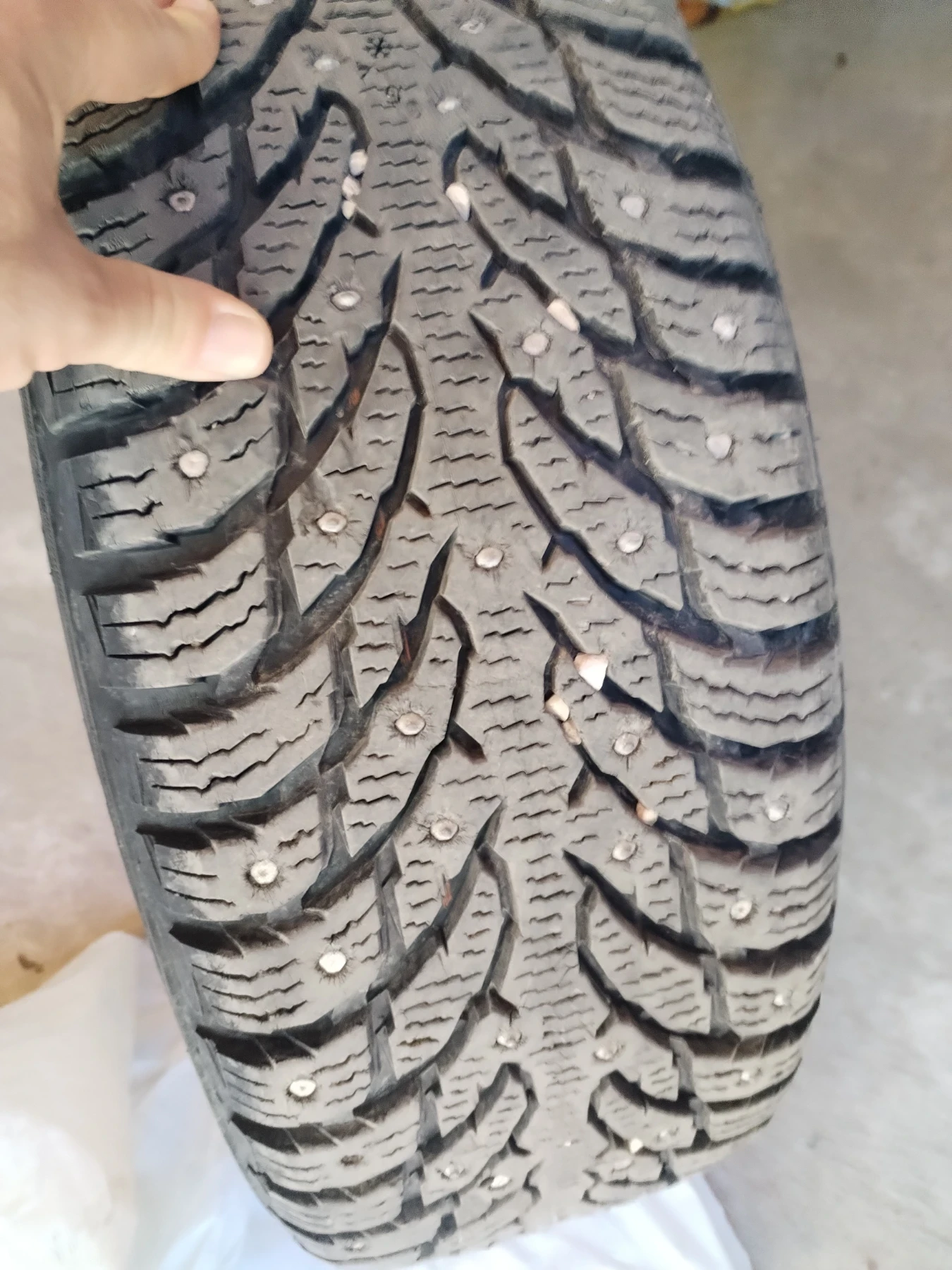 Гуми с джанти Nokian 195/65R16, снимка 5 - Гуми и джанти - 54683317