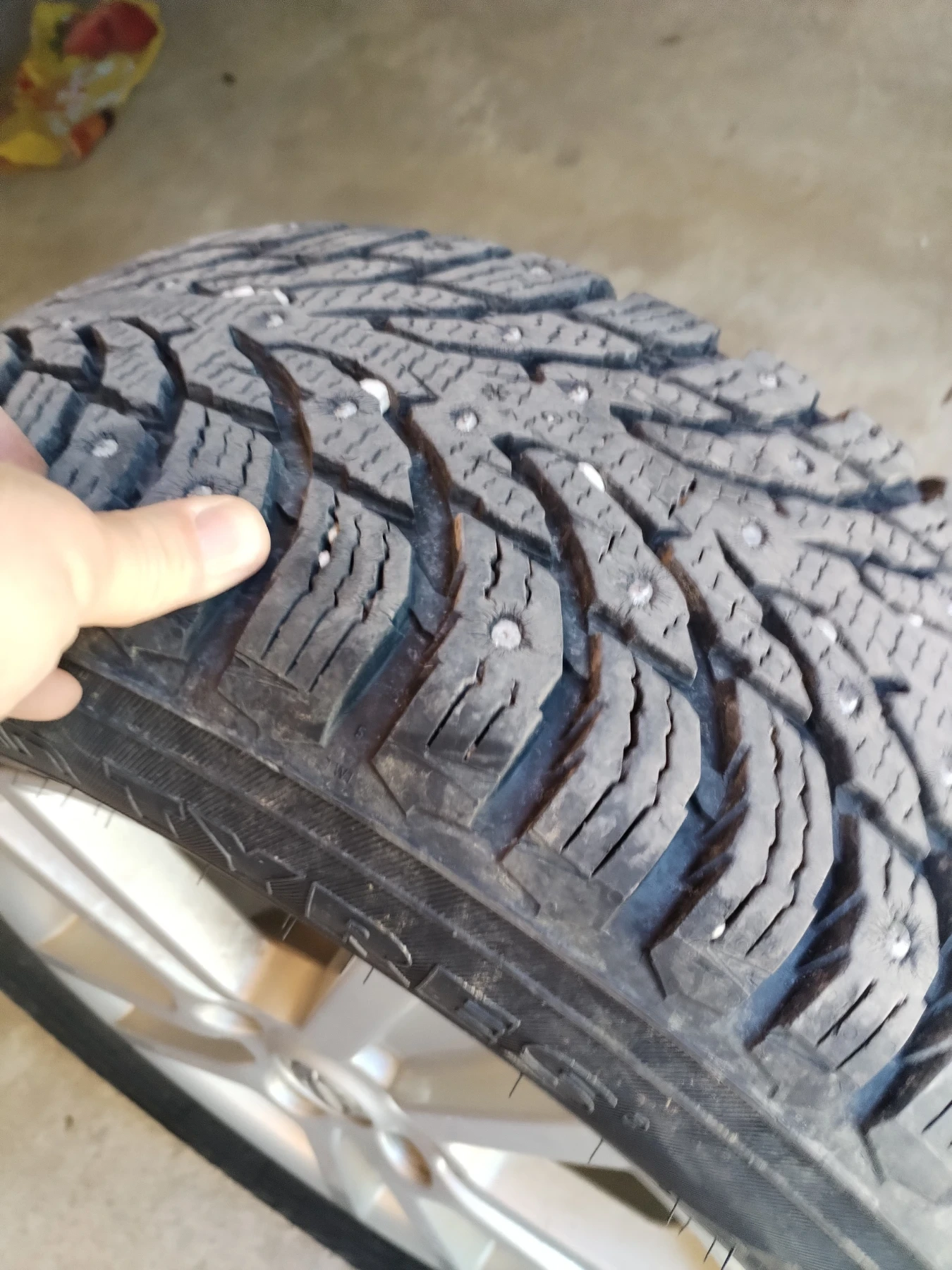 Гуми с джанти Nokian 195/65R16, снимка 2 - Гуми и джанти - 54683317