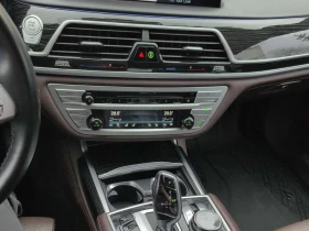 BMW 750 xDrive Sedan  CARFAX, снимка 9
