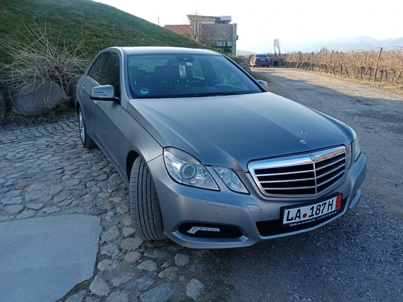 Mercedes-Benz E 350 Designo Grey matte, снимка 2 - Автомобили и джипове - 44422191