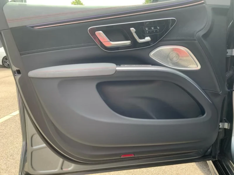 Mercedes-Benz EQS 580/544HP/AMG/4M/7SEATS/NIGHT/PANO/DISTR/WIDE/722v, снимка 16 - Автомобили и джипове - 51820061