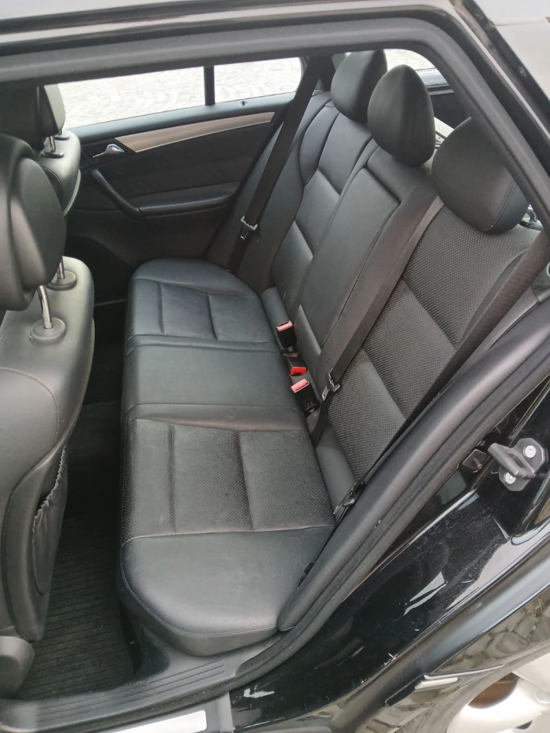 Mercedes-Benz C 350 Швейцария, снимка 9 - Автомобили и джипове - 52228392