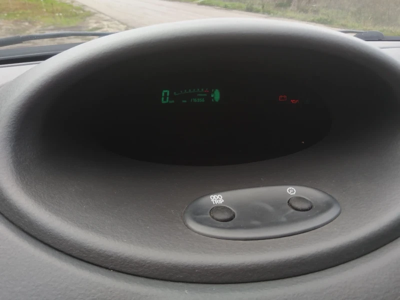 Toyota Yaris 1.0i Газ-бензин, снимка 7 - Автомобили и джипове - 52343053