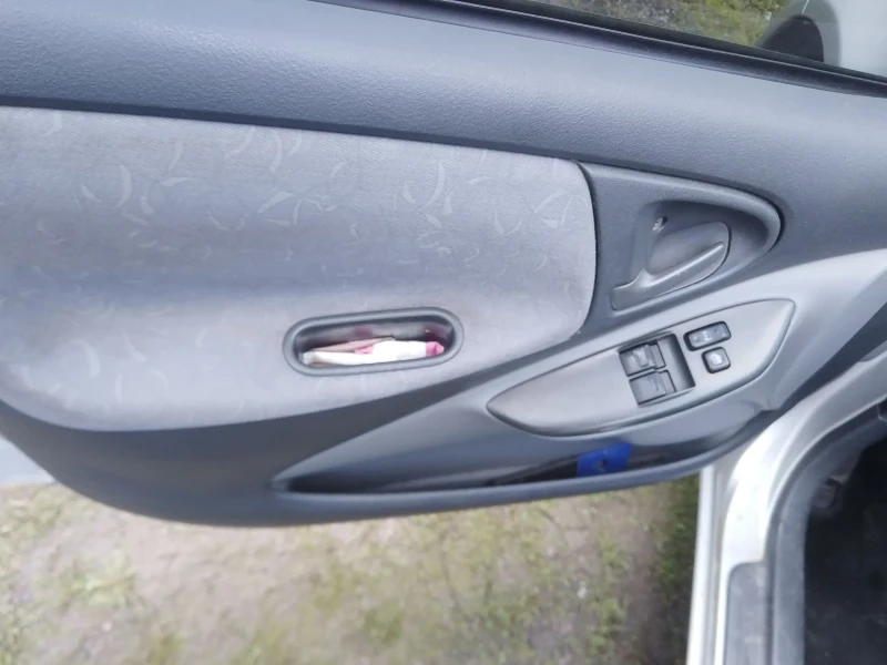 Toyota Yaris 1.0i Газ-бензин, снимка 6 - Автомобили и джипове - 52343053