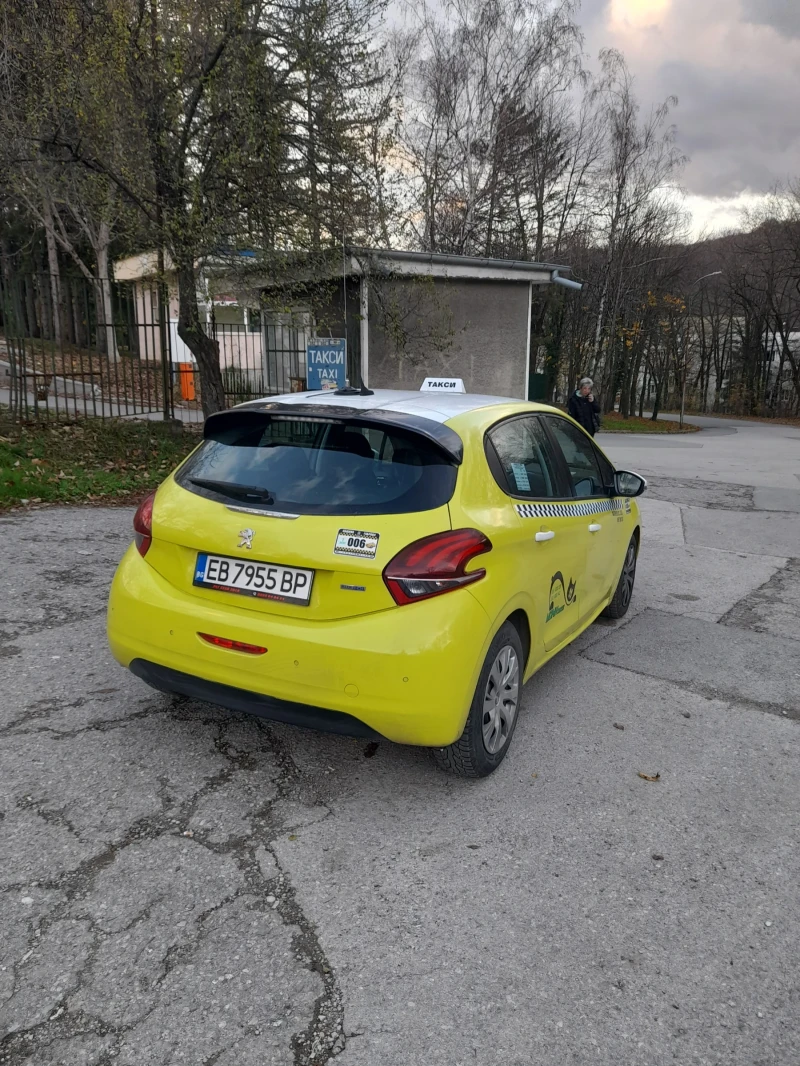 Peugeot 208 Хечбек, снимка 2 - Автомобили и джипове - 52494381