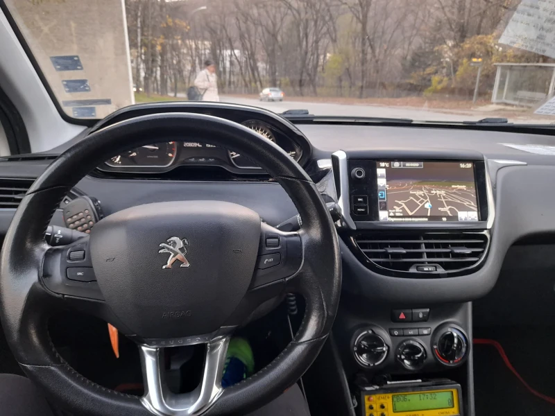 Peugeot 208 Хечбек, снимка 6 - Автомобили и джипове - 52494381