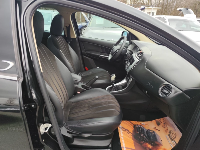 Lancia Delta 1.6mJTD* LED* КОЖА* ПАНОРАМА* , снимка 12 - Автомобили и джипове - 53010097