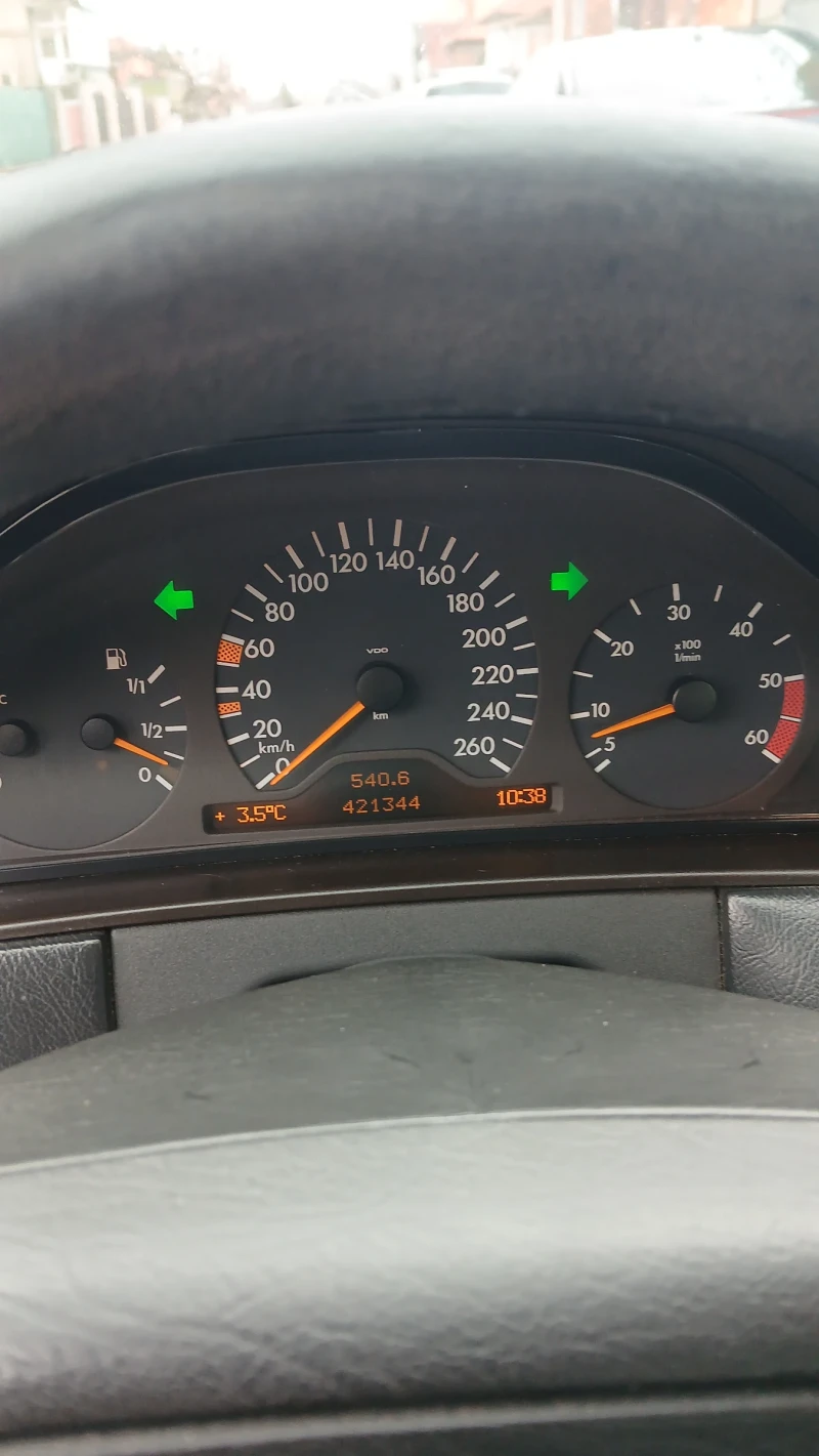 Mercedes-Benz E 250 Turbodiesel, снимка 11 - Автомобили и джипове - 53598046