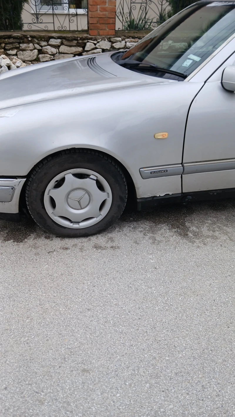 Mercedes-Benz E 250 Turbodiesel, снимка 2 - Автомобили и джипове - 53598046