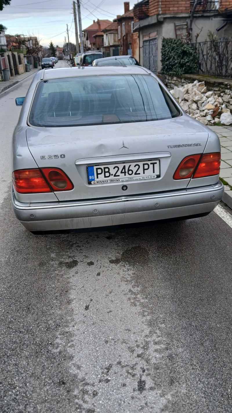Mercedes-Benz E 250 Turbodiesel, снимка 4 - Автомобили и джипове - 53598046