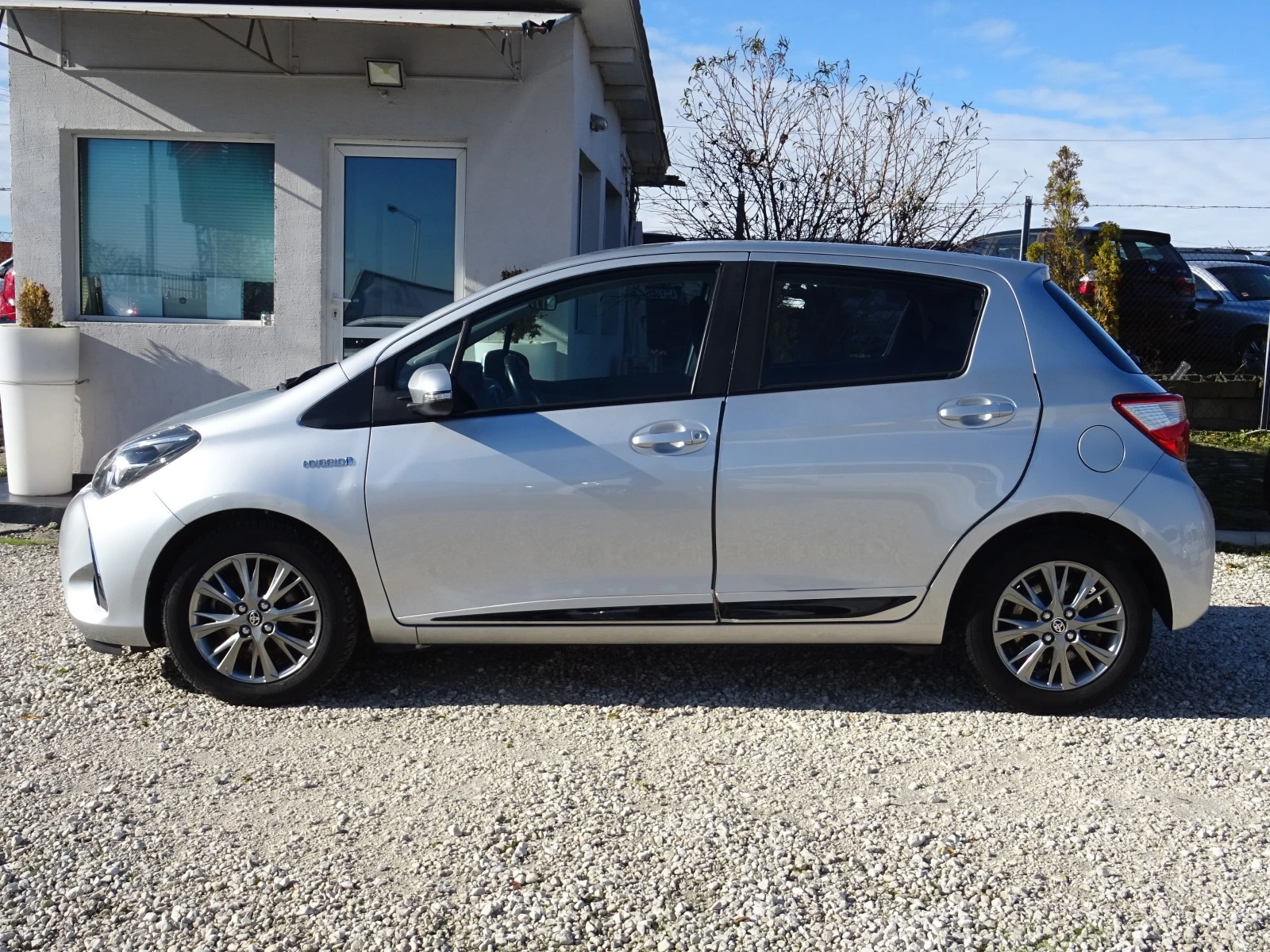 Toyota Yaris 1.5 Full Hybrid (HEV) E-CVT 5вр. Style - изображение 2