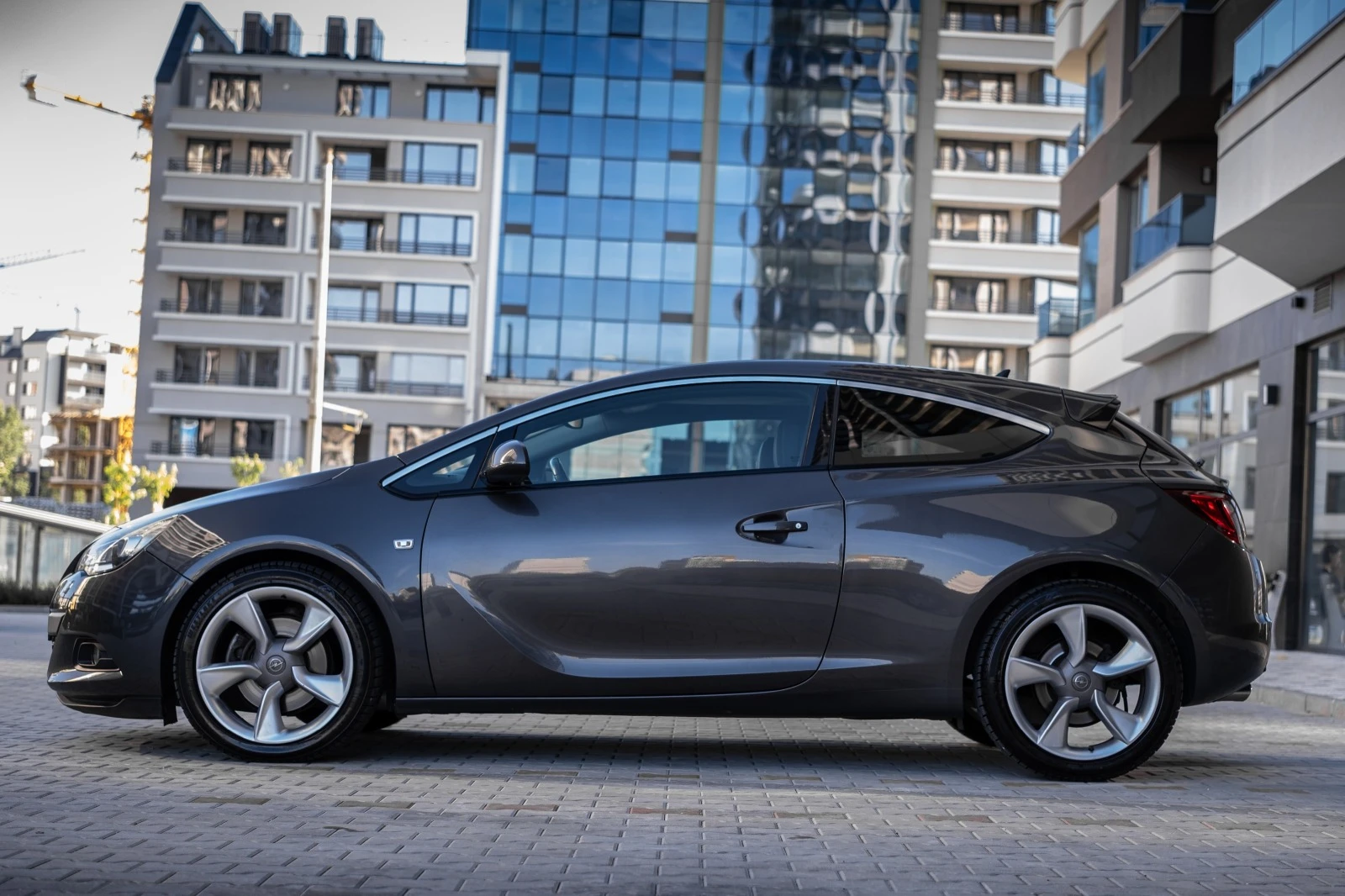 Opel Astra GTC Cosmo - изображение 5