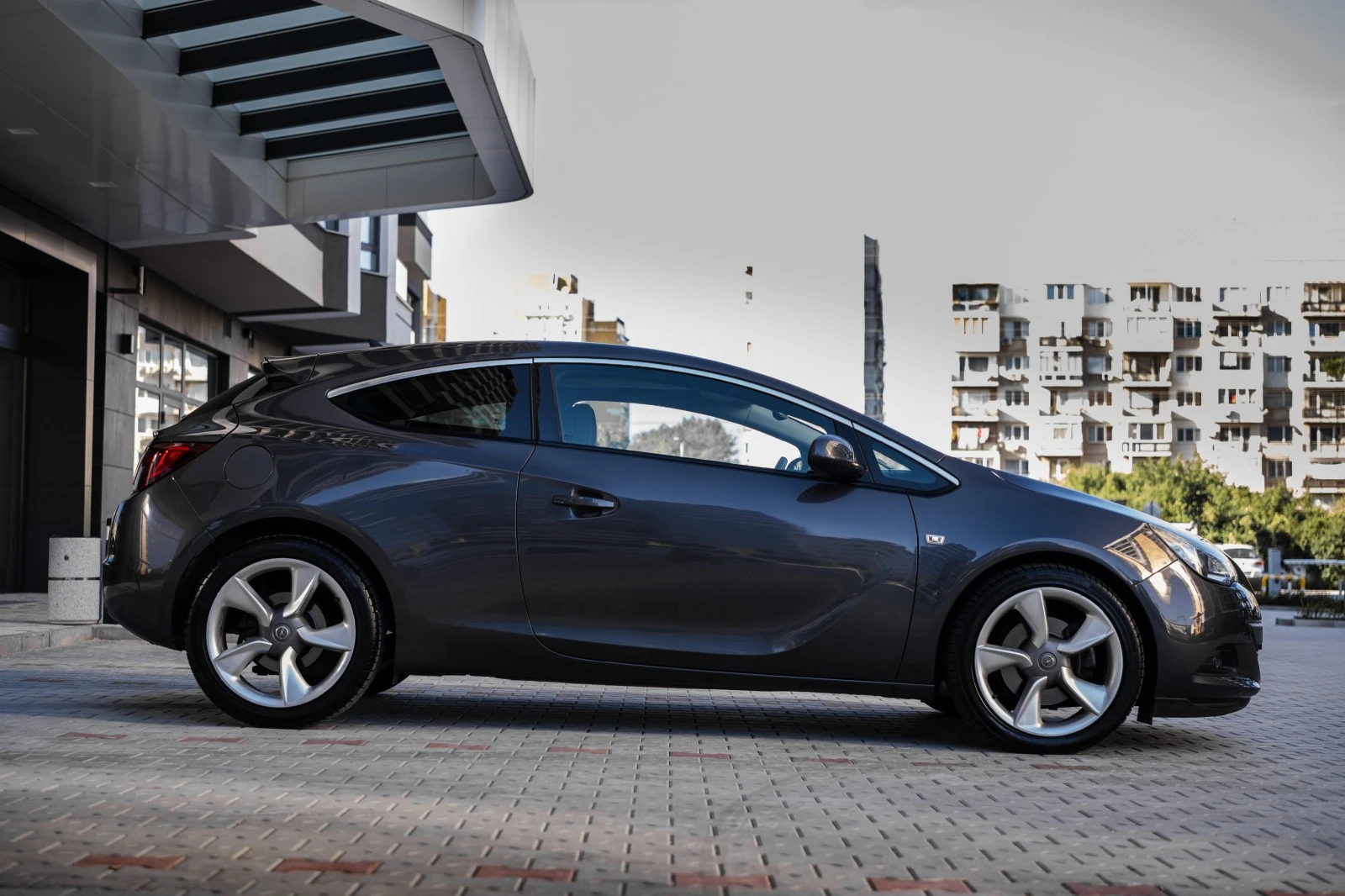 Opel Astra GTC Cosmo - изображение 6