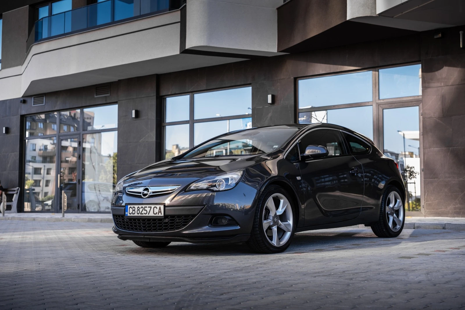 Opel Astra GTC Cosmo - изображение 2