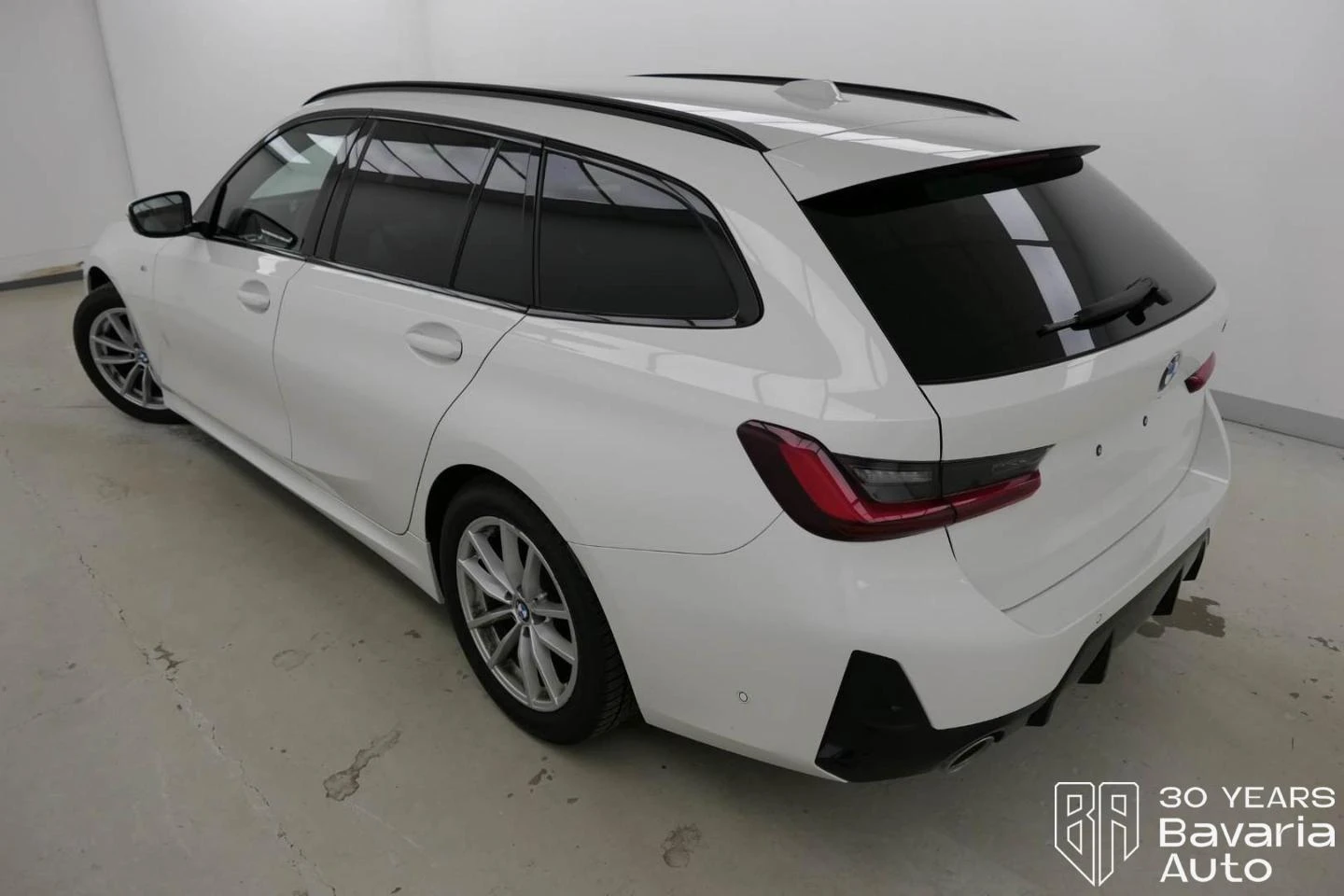 BMW 320 i Touring Sportautomatic M Sport Paket - изображение 2