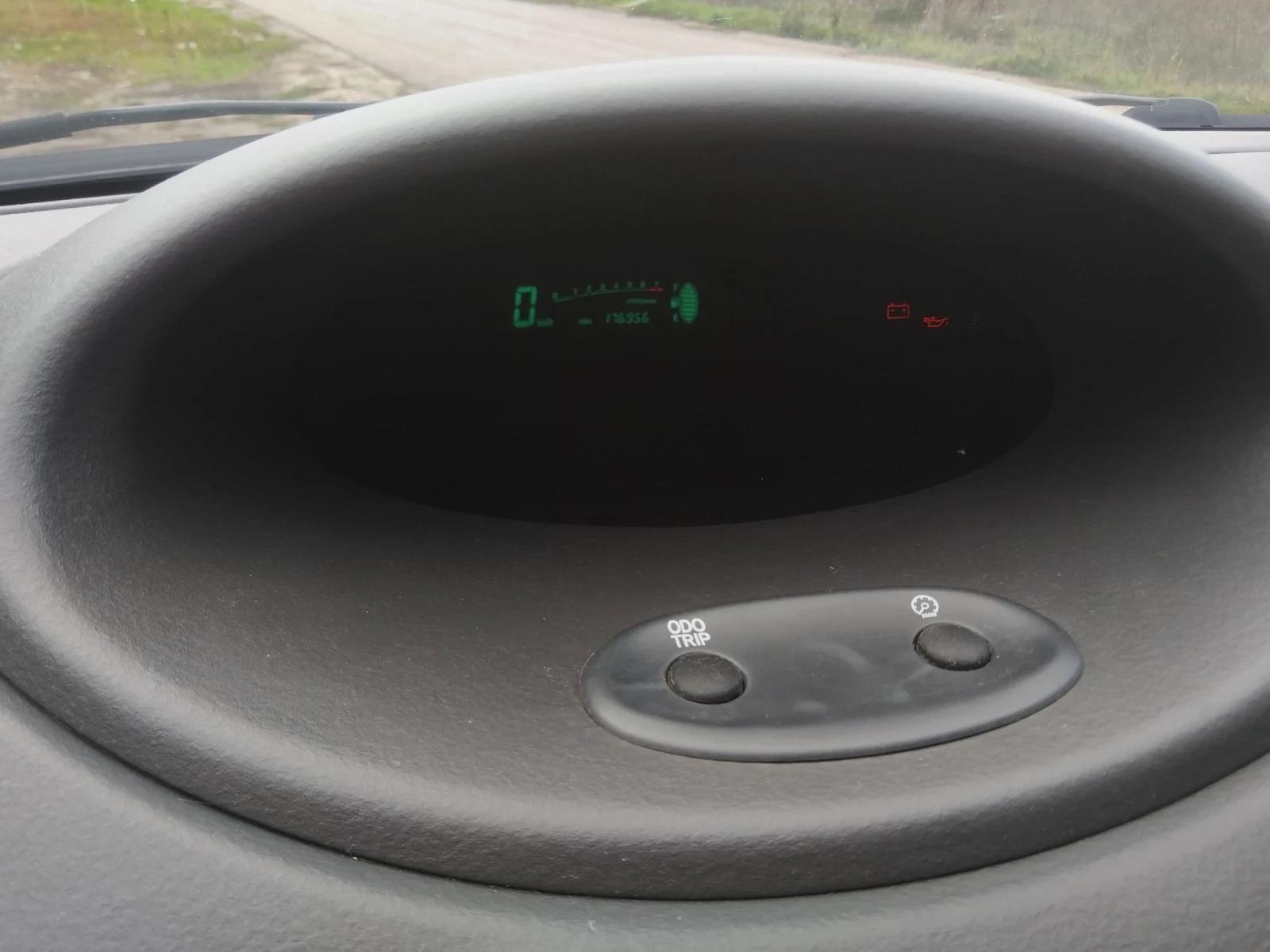 Toyota Yaris 1.0i Газ-бензин - изображение 7