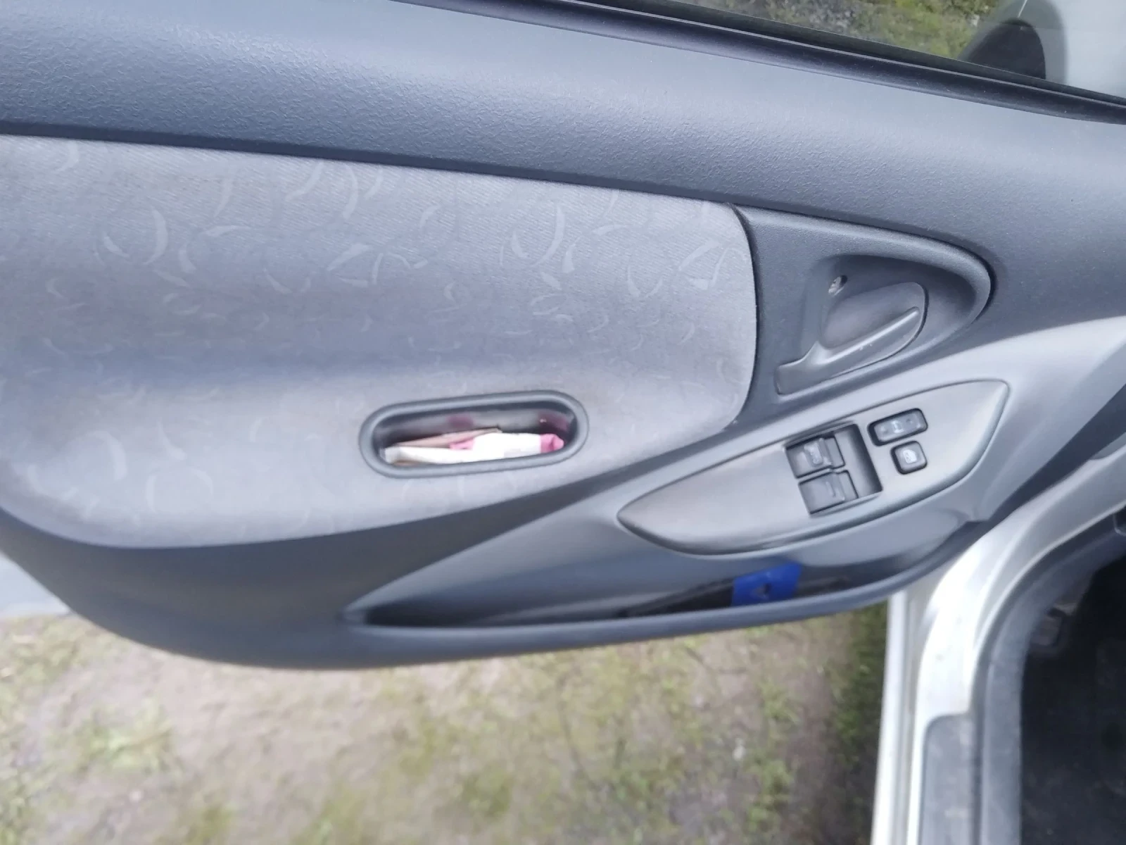 Toyota Yaris 1.0i Газ-бензин - изображение 6