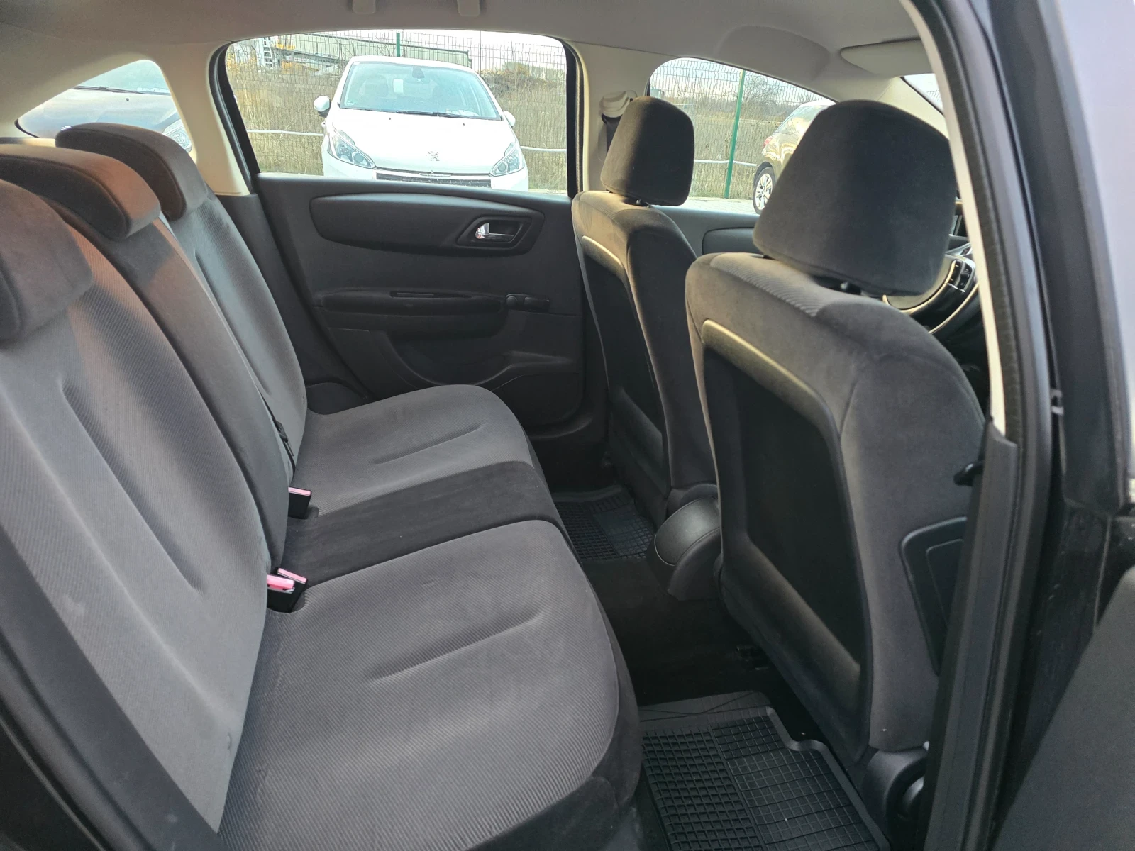 Citroen C4 1.4i  88  4 102142 .    | Mobile.bg   17