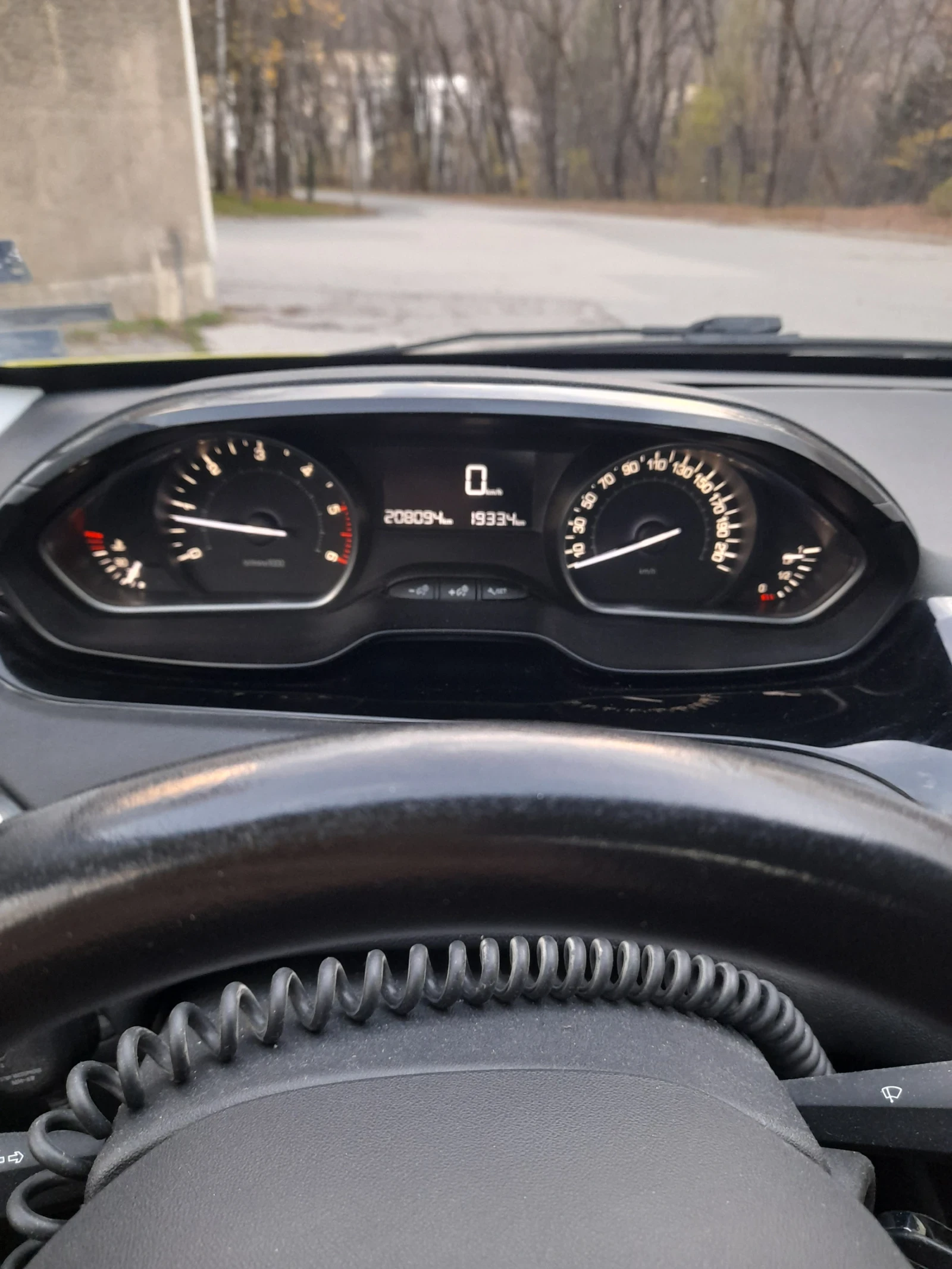 Peugeot 208 Хечбек - изображение 5