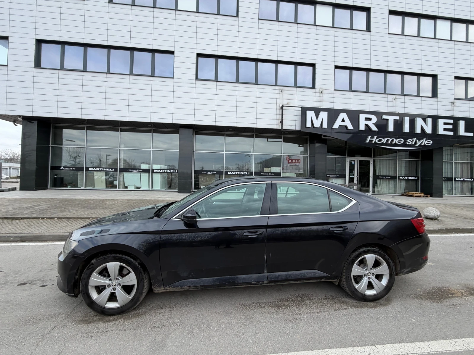 Skoda Superb 2.0D* Ръчка* 2019г, снимка 3 - Автомобили и джипове - 53925097