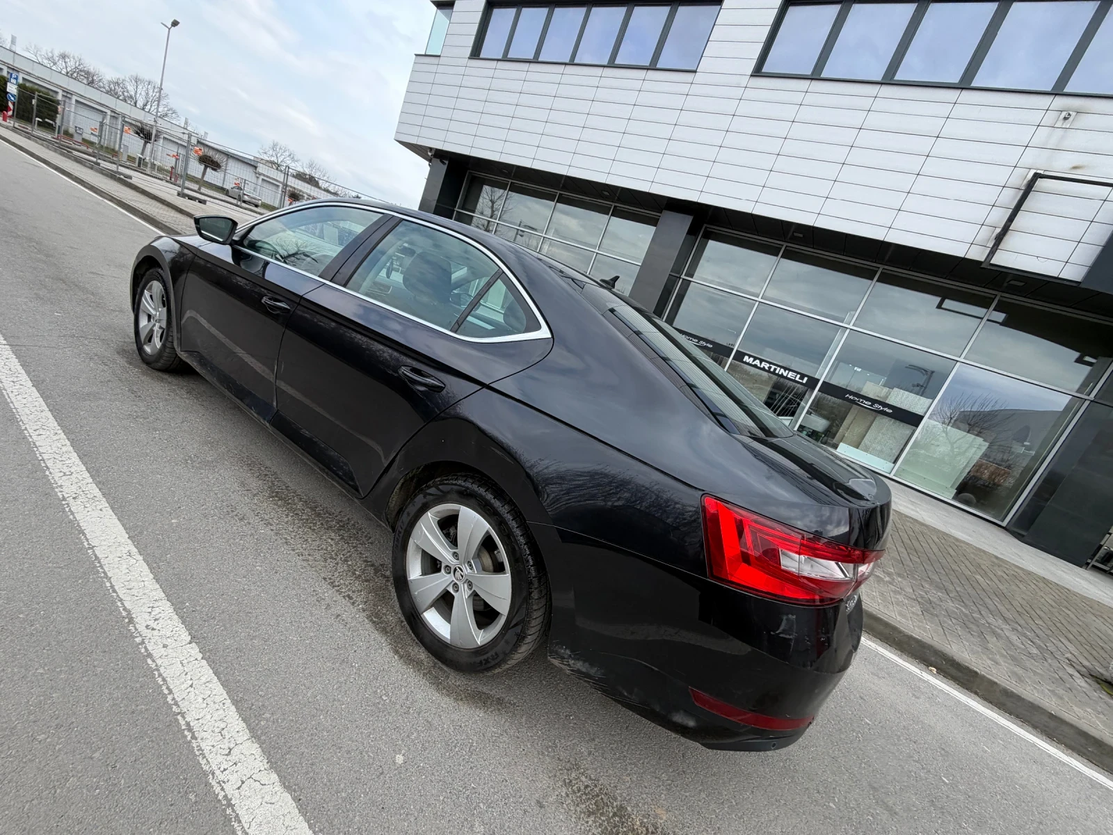 Skoda Superb 2.0D* Ръчка* 2019г, снимка 4 - Автомобили и джипове - 53925097