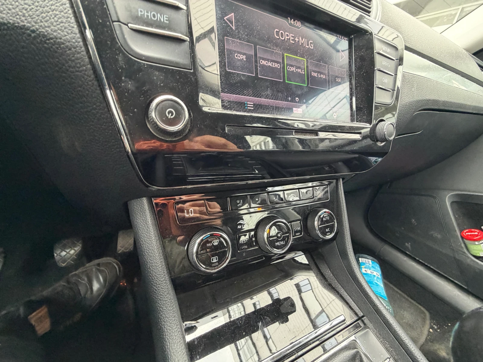 Skoda Superb 2.0D* Ръчка* 2019г, снимка 10 - Автомобили и джипове - 53925097