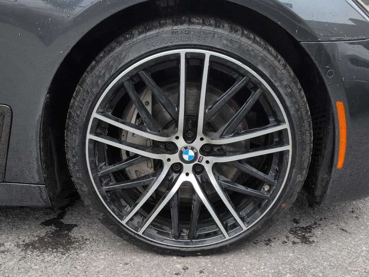 BMW 750 xDrive Sedan  CARFAX, снимка 7 - Автомобили и джипове - 54445639