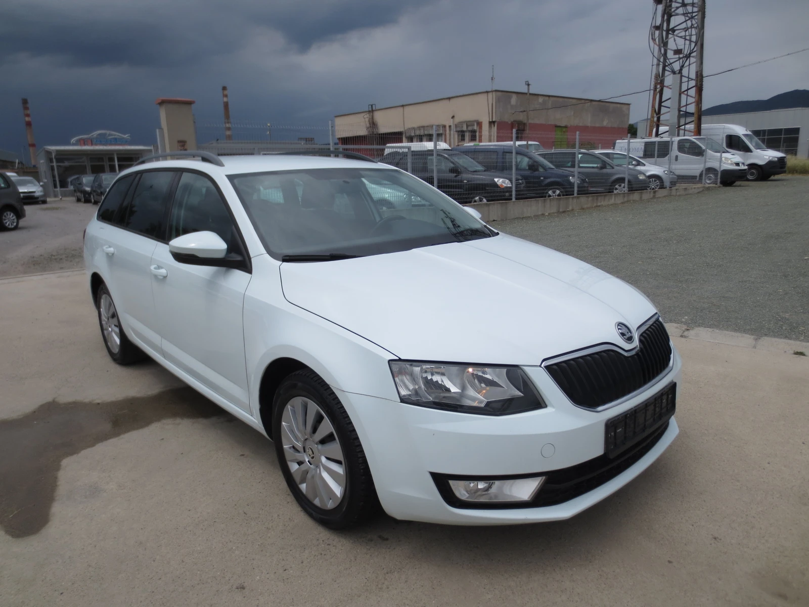 Skoda Octavia 1.6 TDI, снимка 3 - Автомобили и джипове - 54881888
