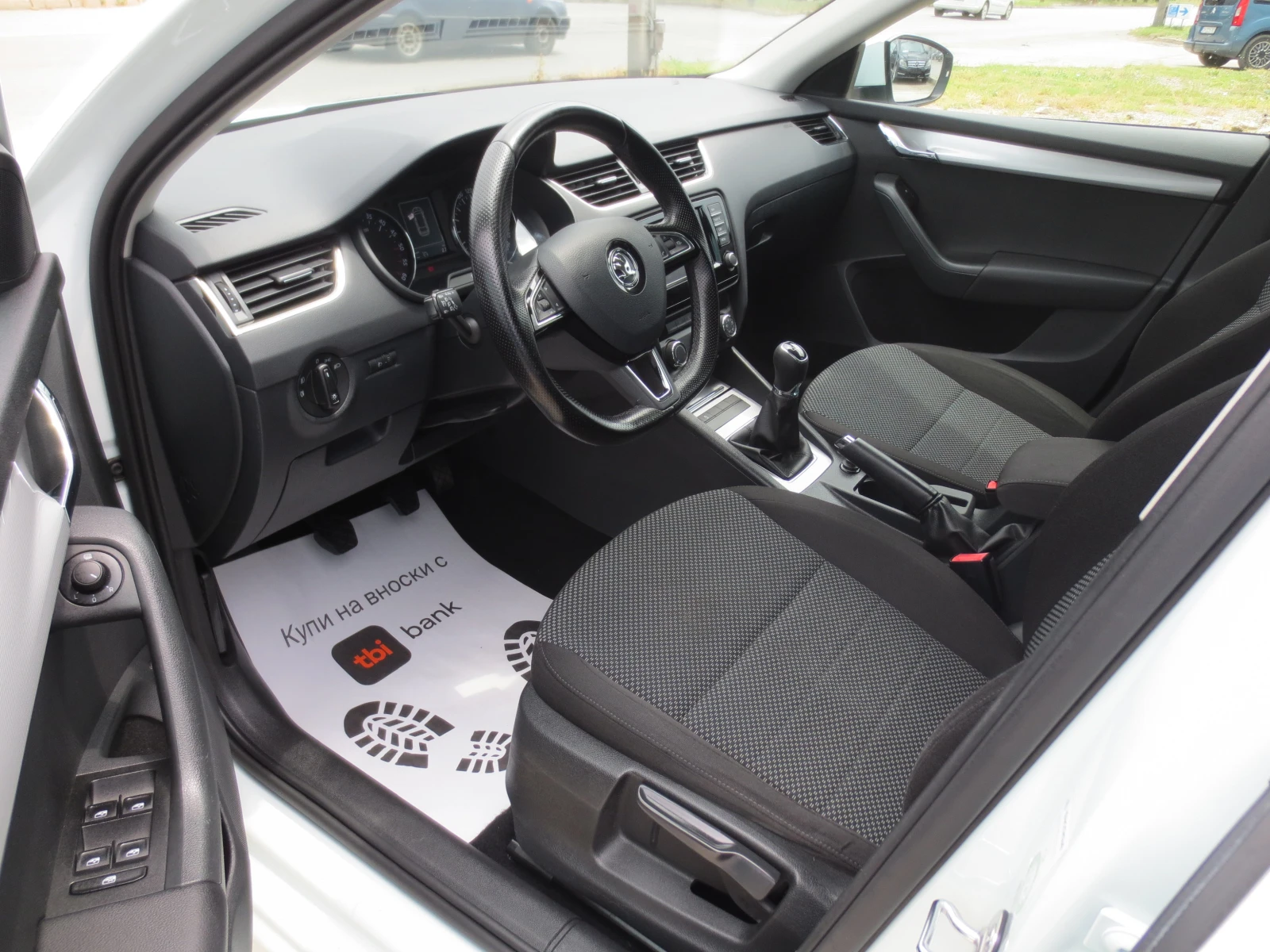 Skoda Octavia 1.6 TDI, снимка 9 - Автомобили и джипове - 54881888