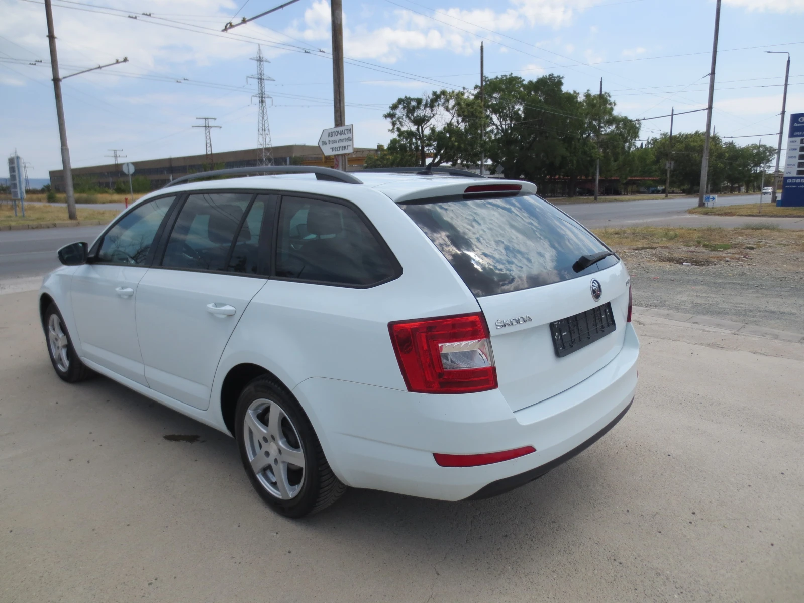 Skoda Octavia 1.6 TDI, снимка 7 - Автомобили и джипове - 54881888