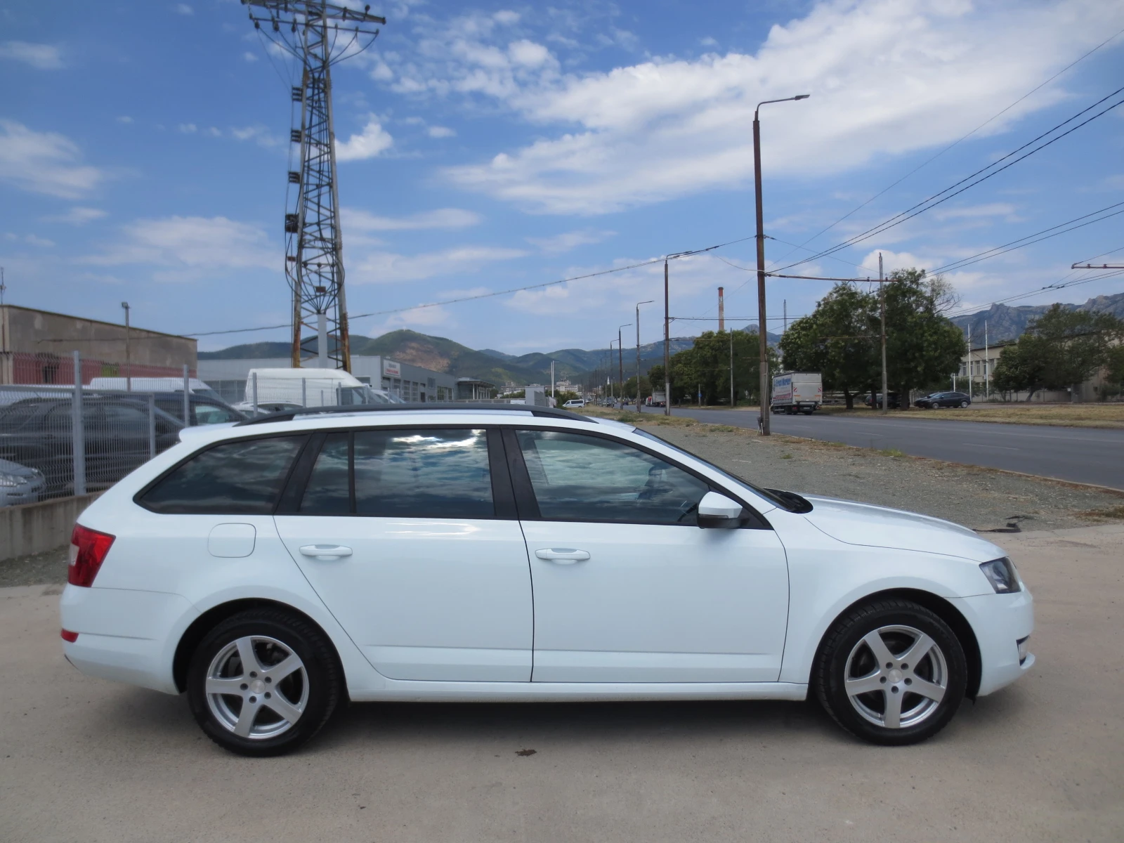 Skoda Octavia 1.6 TDI, снимка 4 - Автомобили и джипове - 54881888